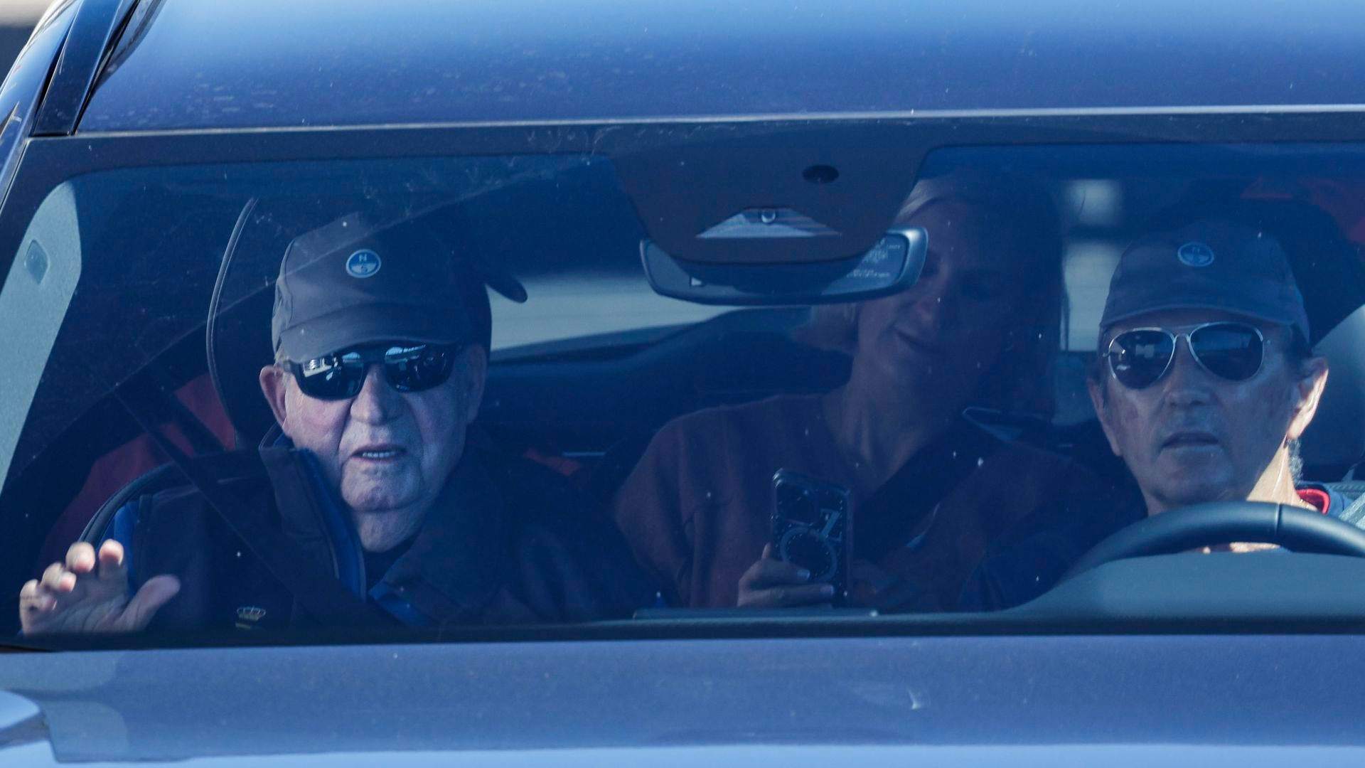 Juan Carlos I vuelve a disfrutar del mar en Sanxenxo junto a la infanta Elena y María Zurita