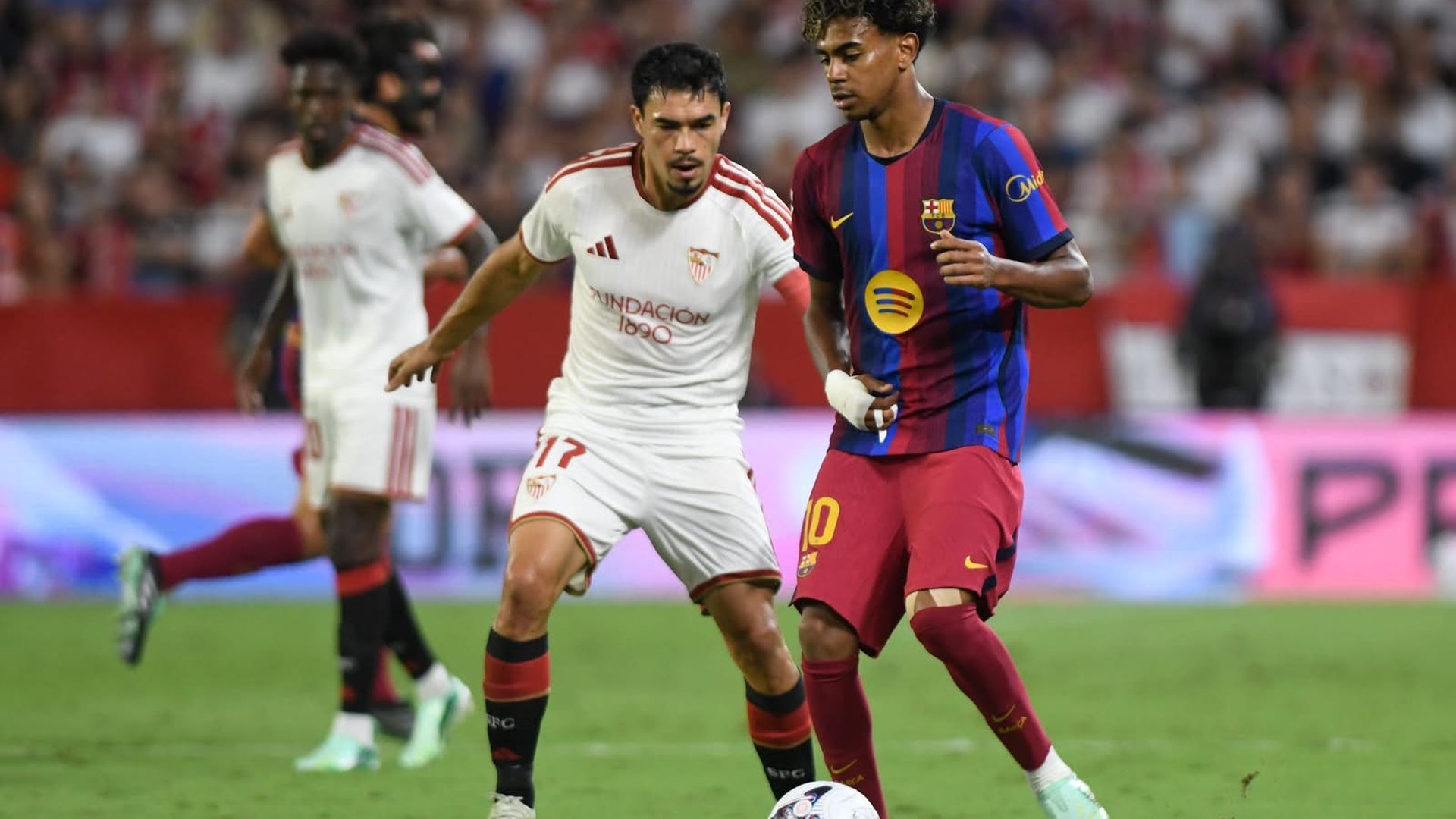 Lamine Yamal, ante Gabriel Suazo