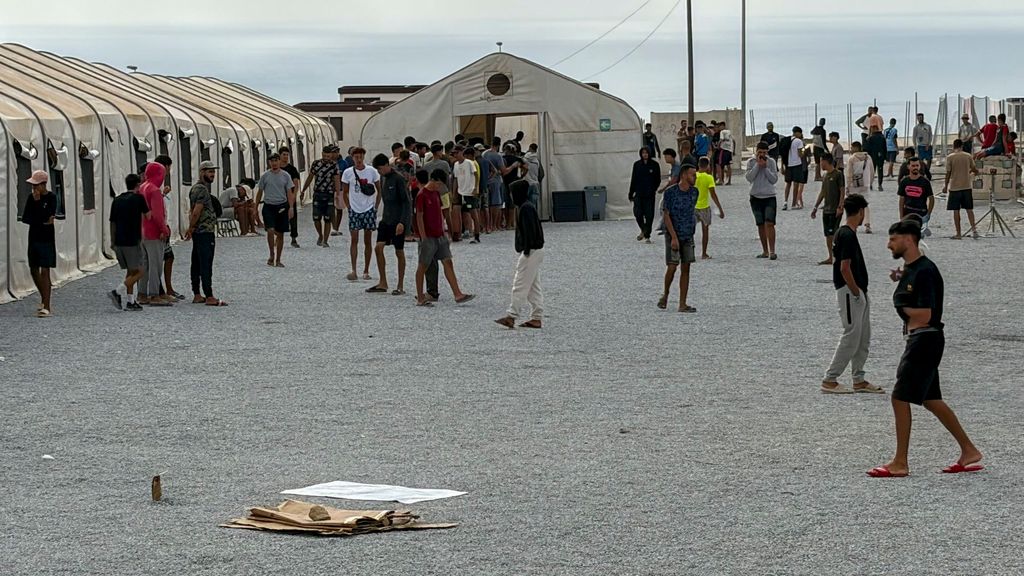 Menores denuncian sufrir vejaciones y amenazas por parte del personal de los centros migrantes: "Nos llaman putas, nos golpean"