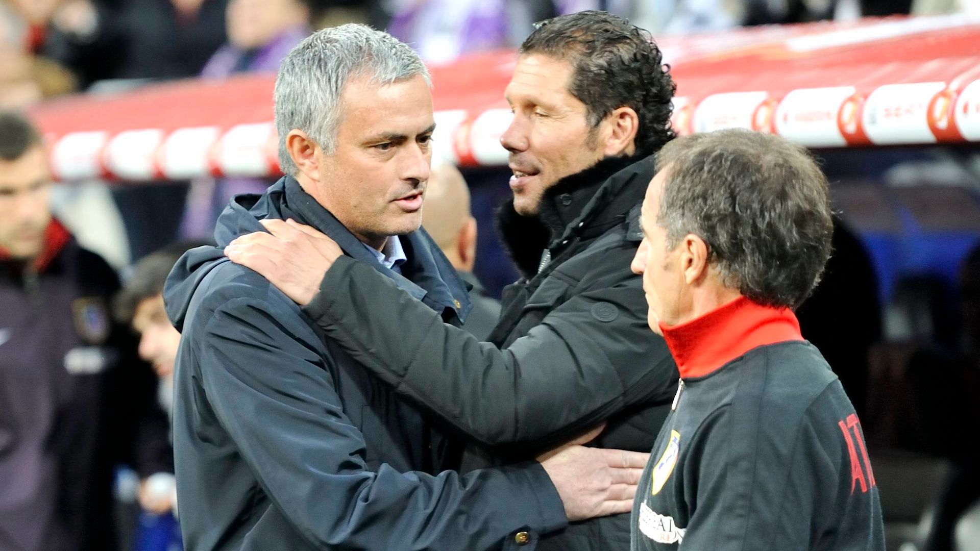 Mourinho y Simeone, en un derbi en la primera etapa del portugués en Madrid