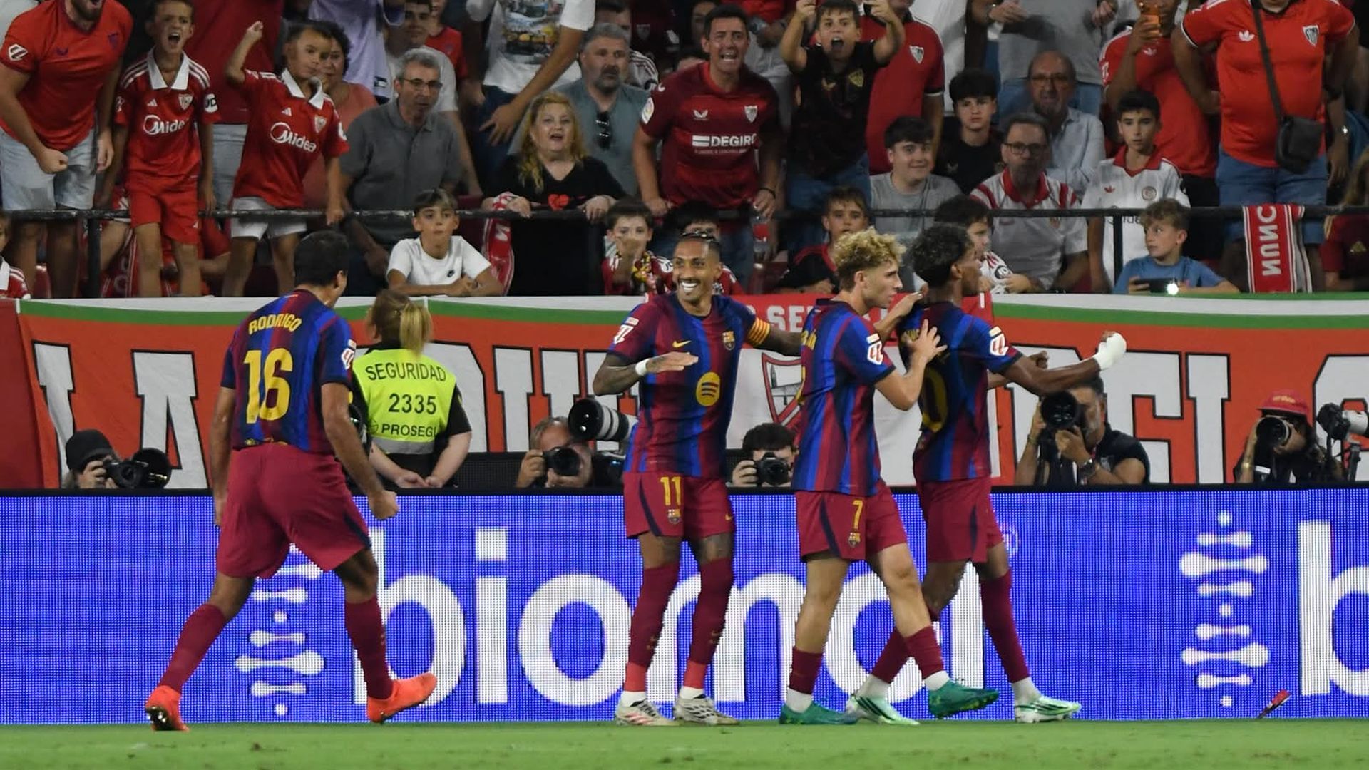 Raphinha celebra uno de sus goles en el Sevilla-Barça Raphinha celebra uno de sus goles en el Sevilla-Barça