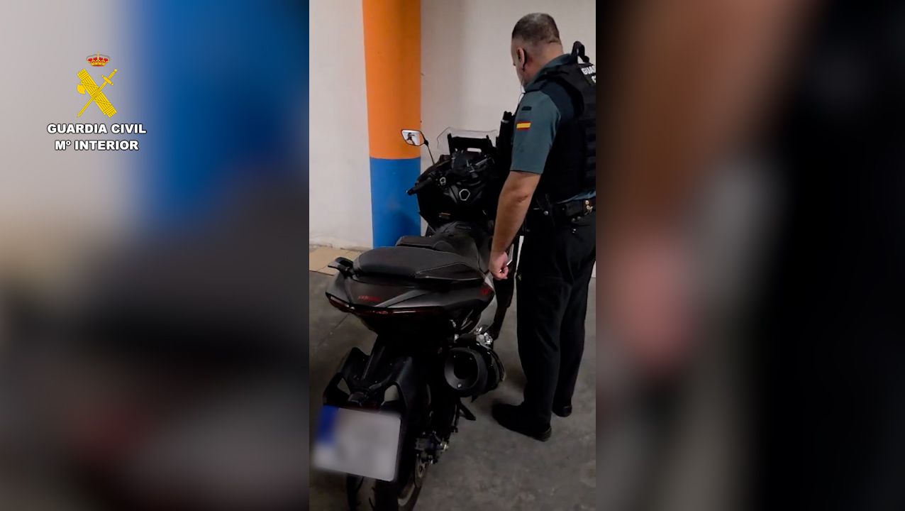 Una motocicleta que el arrestado compró con el dinero estafado