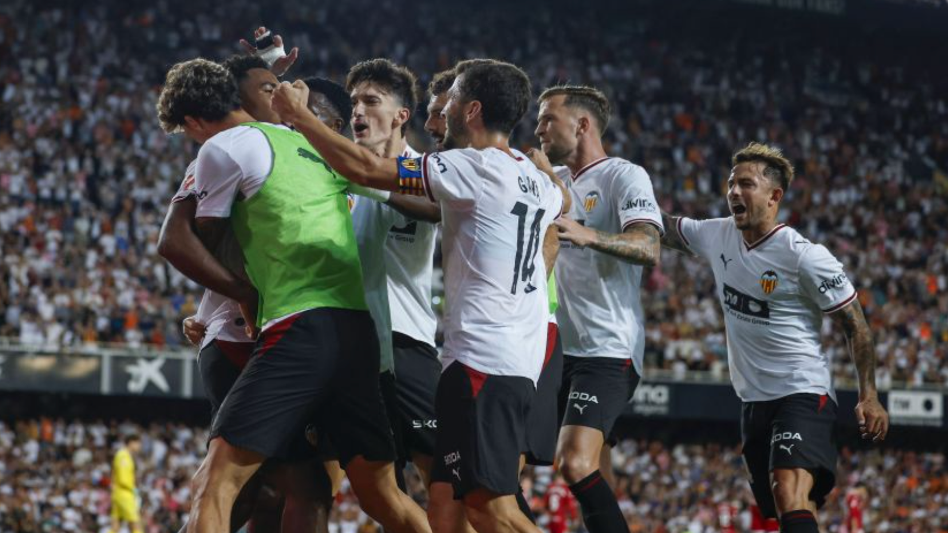 Aarón Mayol celebra su gol en Mestalla