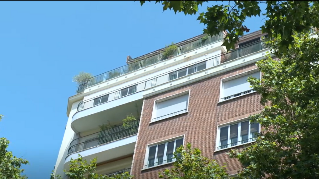 El polémico ático de Ayuso vuelve a la venta por 6,7 millones: compradores y expertos ven el precio “fuera de mercado”
