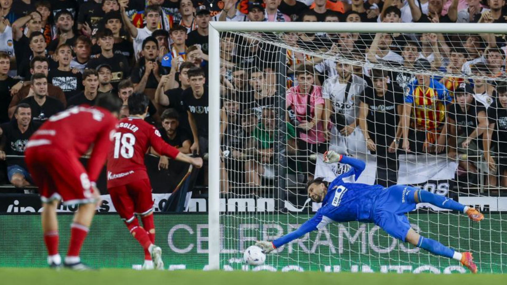 Gol de Carlos Soler en Mestalla