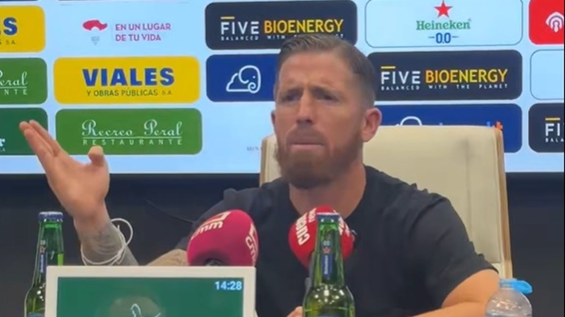 Iker Muniain, en rueda de prensa. Iker Muniain, en rueda de prensa.