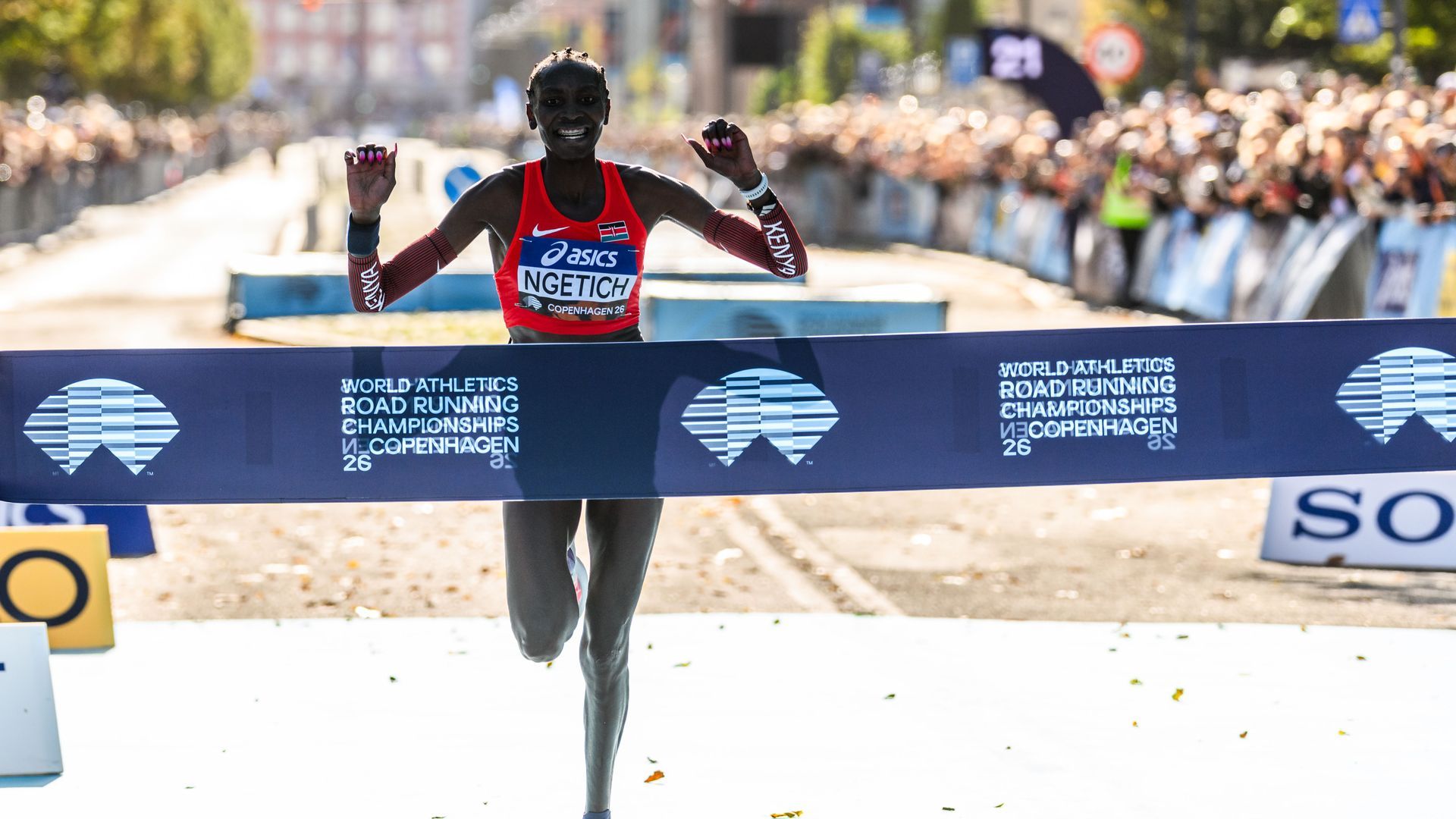 La keniana Agnes Ngetich bate el récord de mundo de medio maratón La keniana Agnes Ngetich bate el récord de mundo de medio maratón