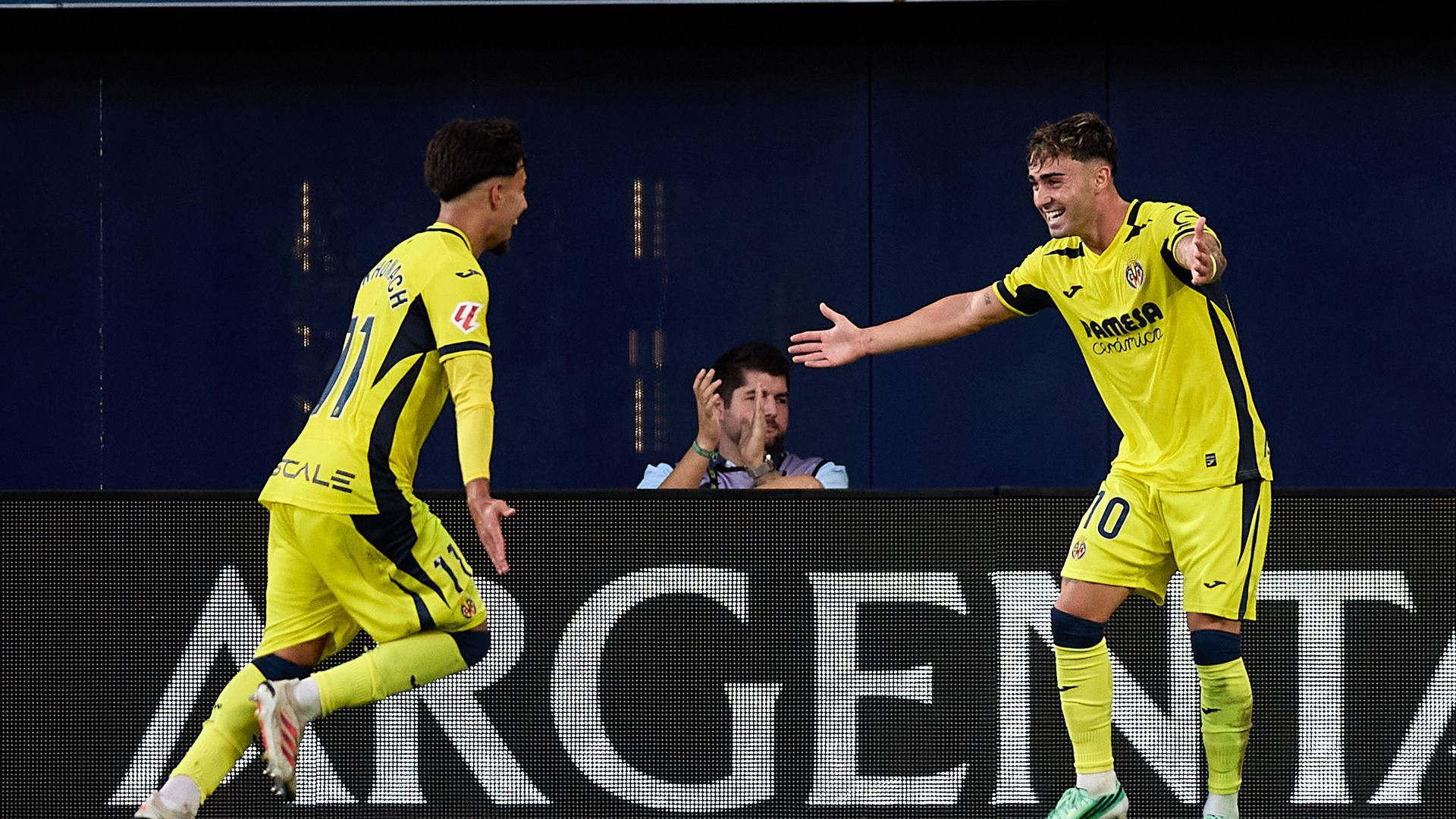 Los jugadores del Villarreal celebran un gol ante el Levante.