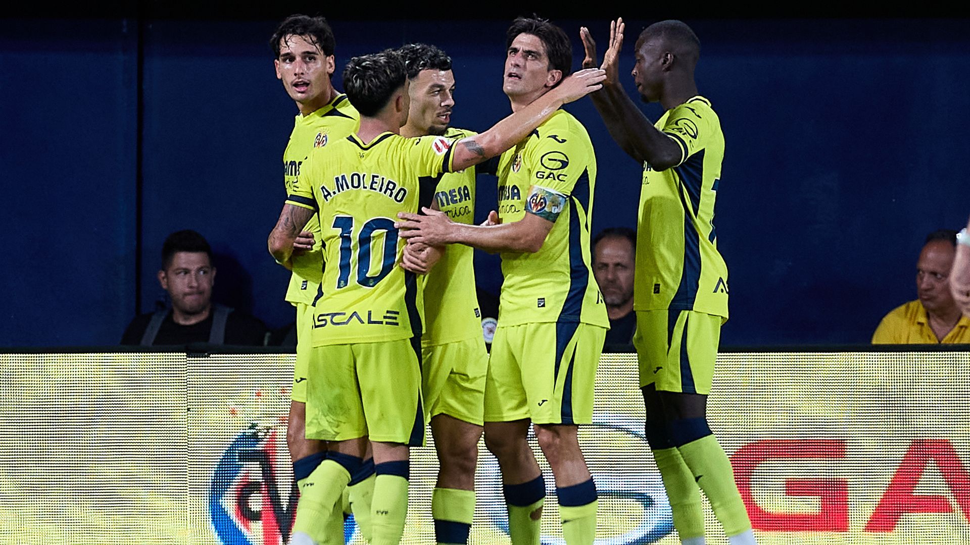 Los jugadores del Villarreal celebran un gol ante el Levante. Los jugadores del Villarreal celebran un gol ante el Levante.
