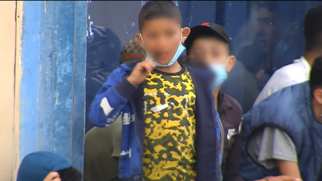Miles de menores migrantes sin protección y llenos de incertidumbre en Ceuta: no saben qué hacer ni dónde ir