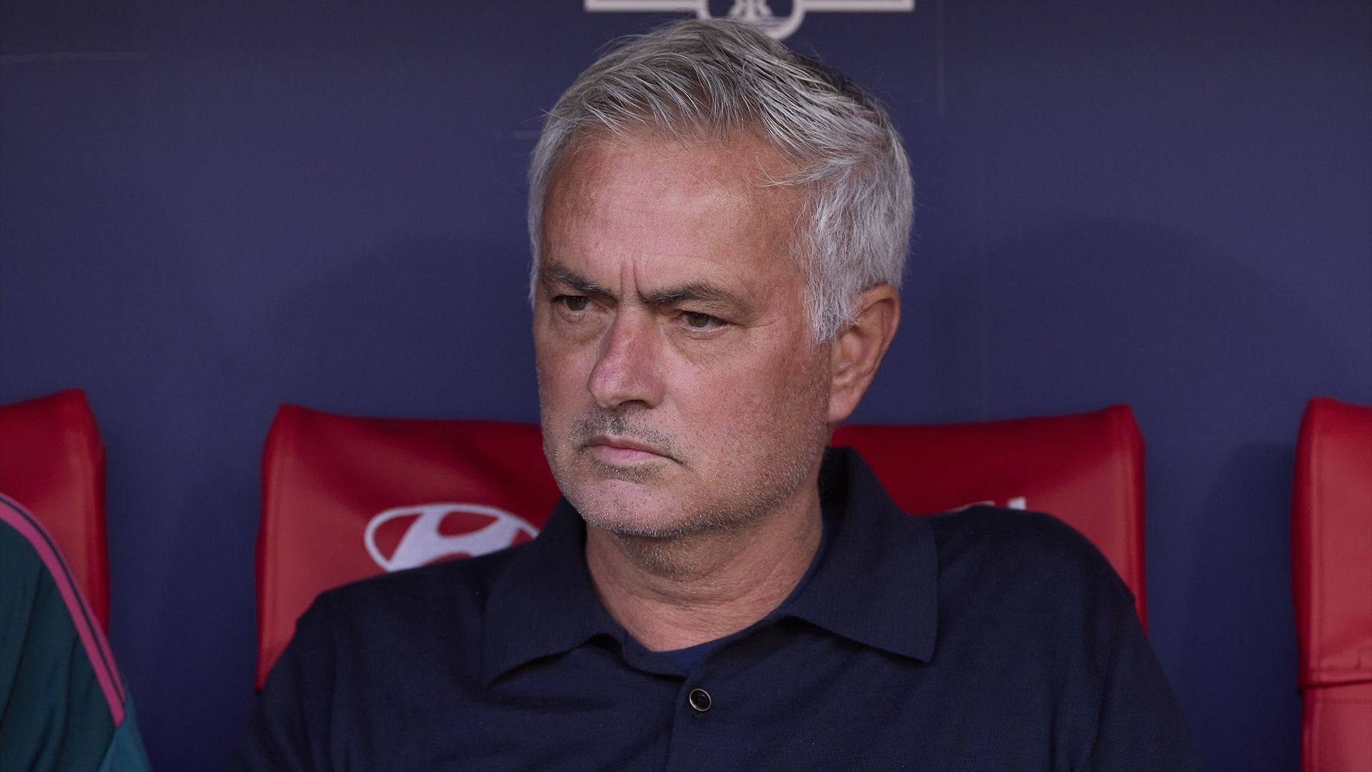 Mourinho, muy crítico con el árbitro tras perder el derbi más polémico de los últimos tiempos: saca una hora con las dos faltas que no consideró rojas Mourinho, muy crítico con el árbitro tras perder el derbi más polémico de los últimos tiempos: saca una hora con las dos faltas que no consideró rojas