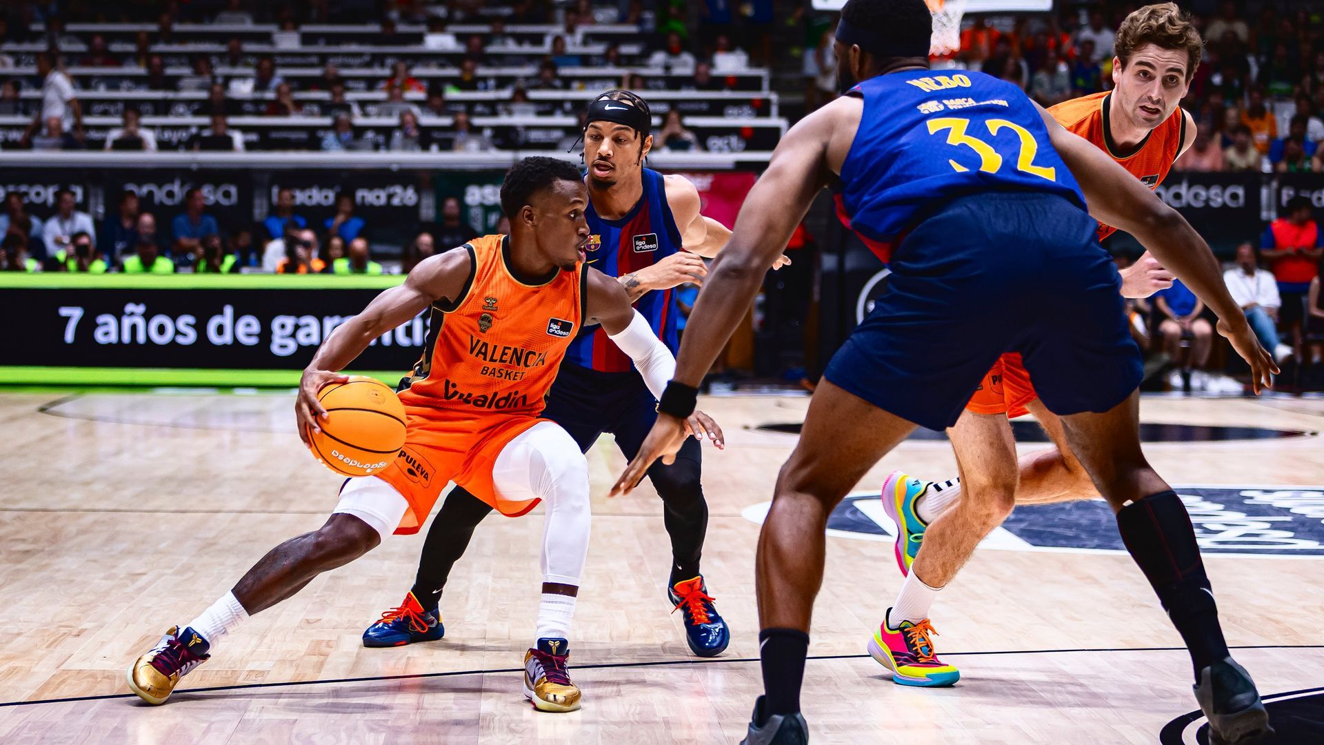 Valencia Basket muere en la orilla del Barça (86-87)