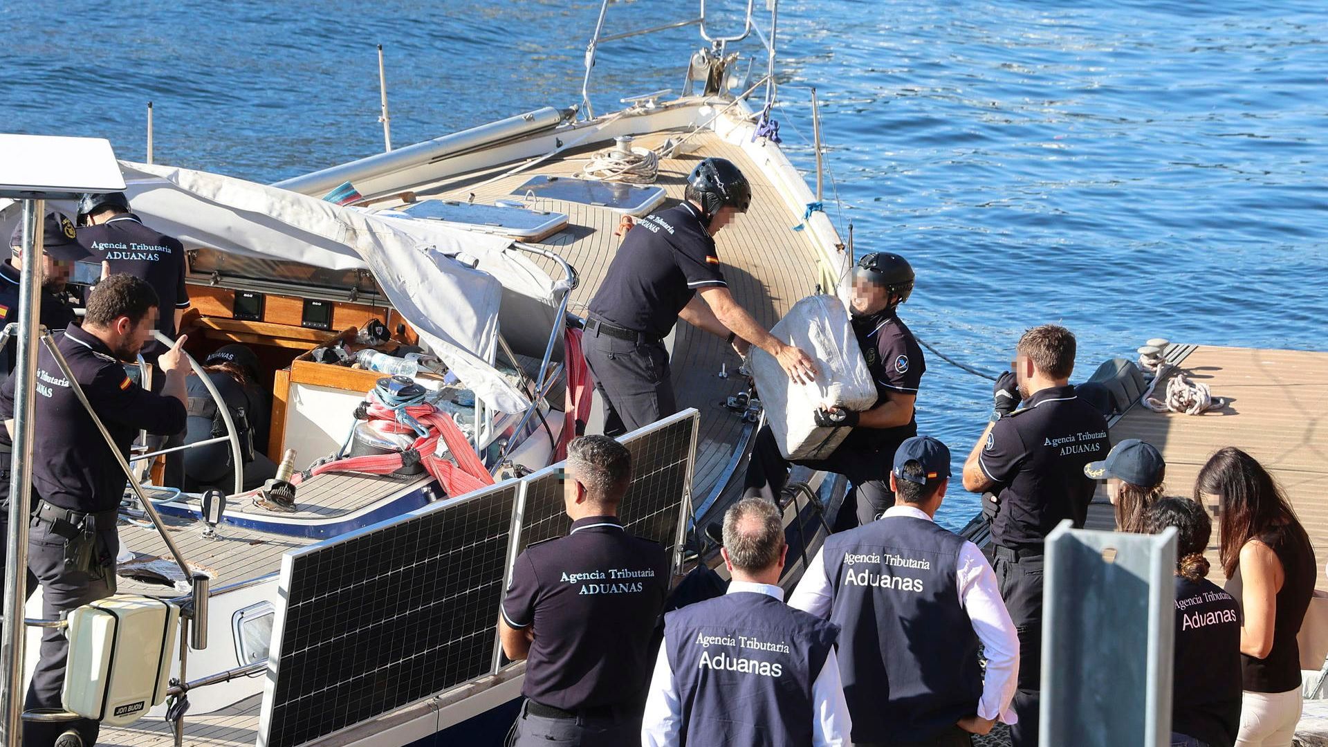 capturado un velero con 70 fardos a 400 millas de las costas gallegas