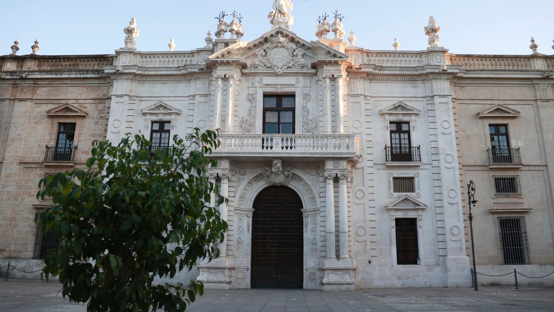 Condenan a un profesor de la Universidad de Sevilla a 20 meses de multa por abusar sexualmente de tres de sus alumnas Condenan a un profesor de la Universidad de Sevilla a 20 meses de multa por abusar sexualmente de tres de sus alumnas