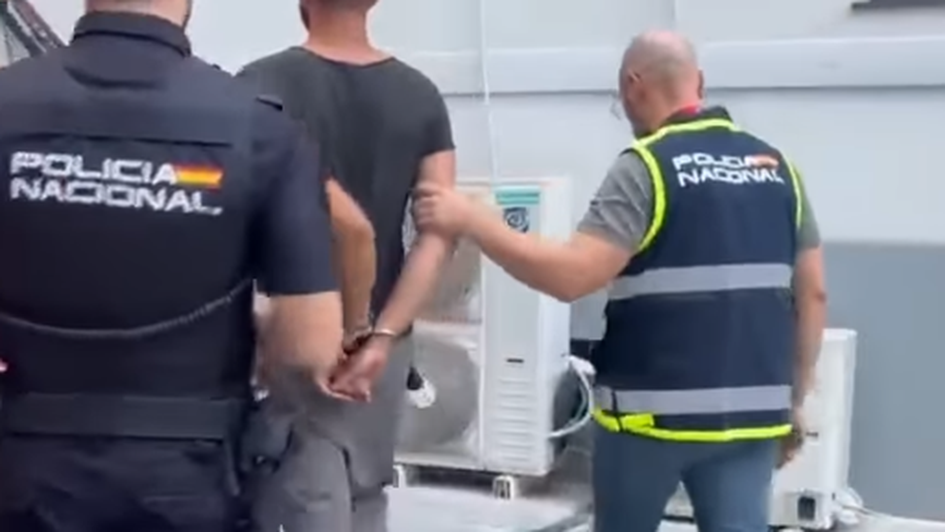 Danil R., el joven acusado de matar a su padrastro con una mancuerna en Valencia, irá a prisión tras no querer declarar ante el juez Danil R., el joven acusado de matar a su padrastro con una mancuerna en Valencia, irá a prisión tras no querer declarar ante el juez
