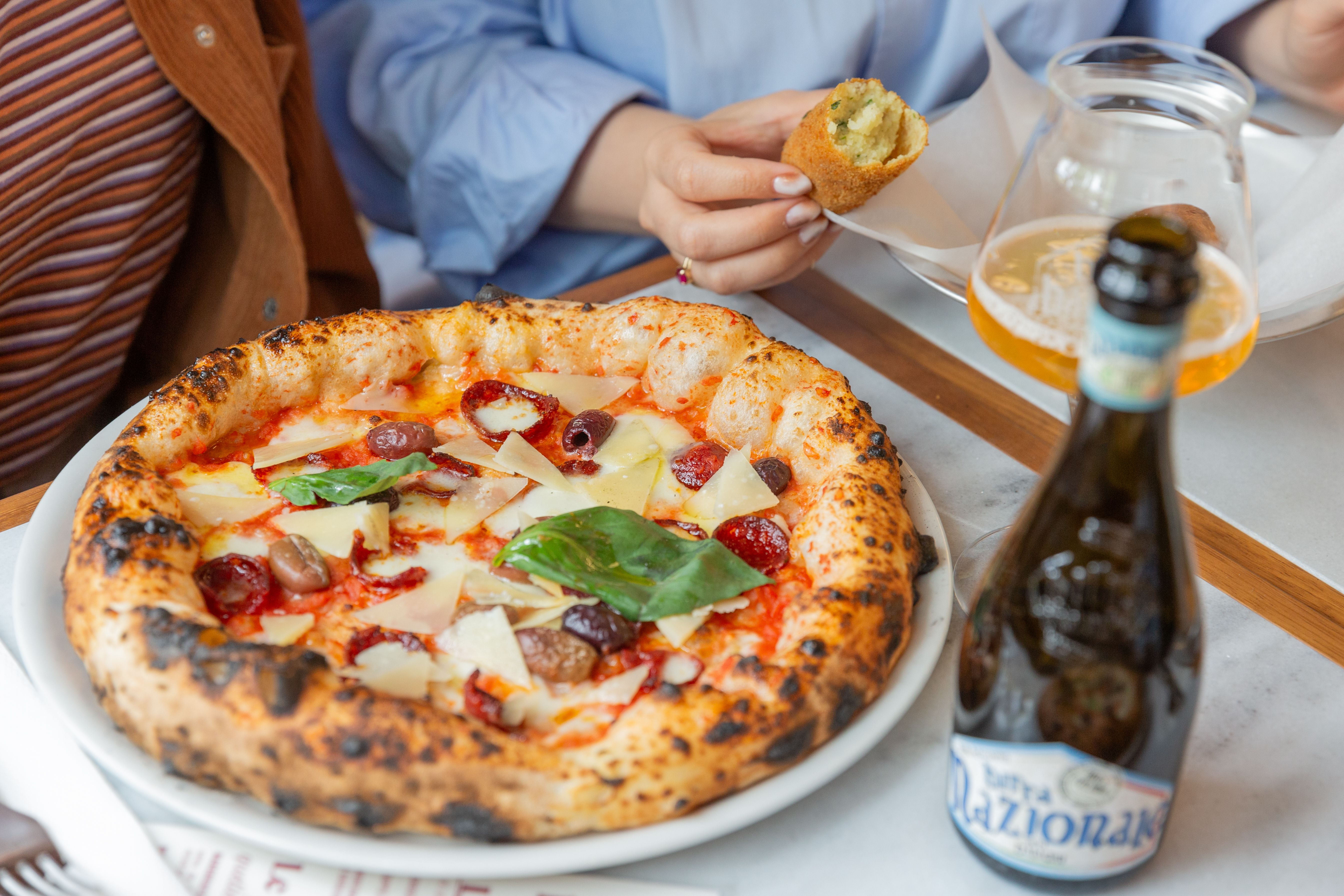 La famosa Pizza Diavola de León, una de sus pizzas más reconocidas