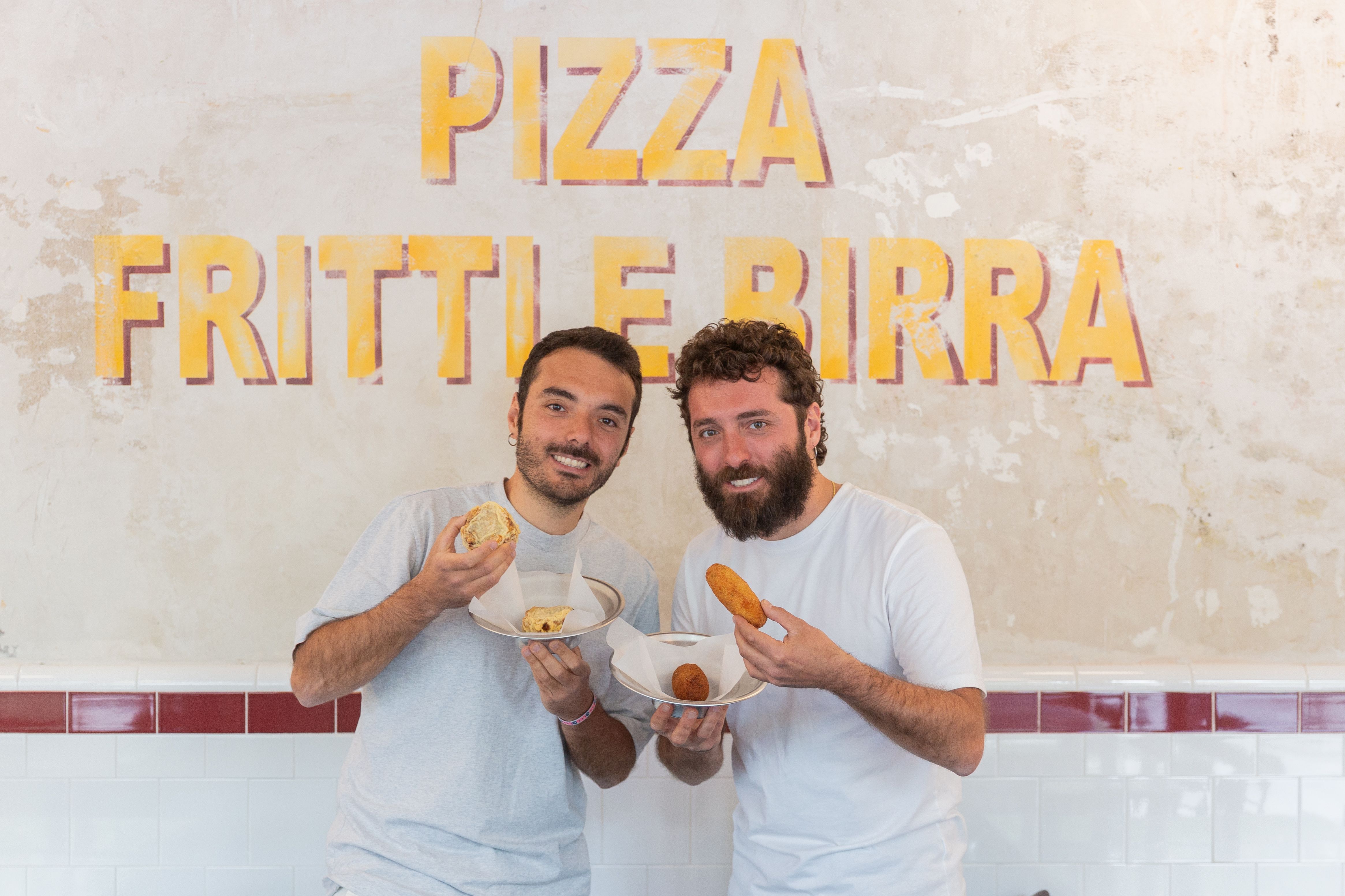 En Pizzeria Friggitoria puedes disfrutar de un buen frito, la auténtica pizza napolitana y acompañarlo todo con una buena birra 100% italiana