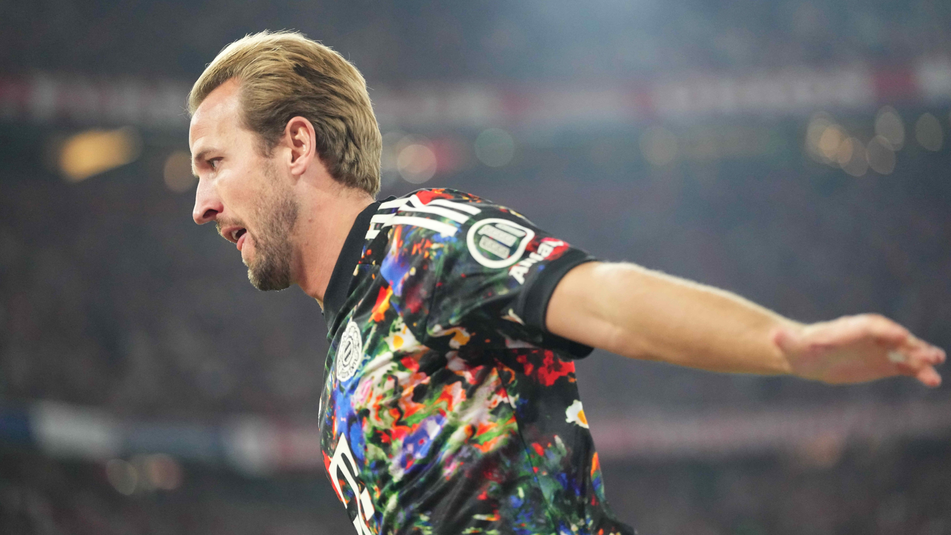 Harry Kane celebra un gol con el Bayern