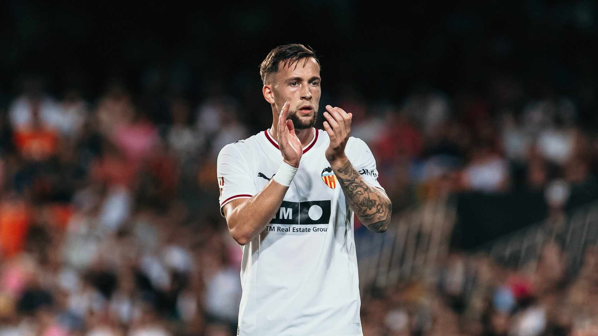 Justin De Haas, único central sano en el Valencia CF