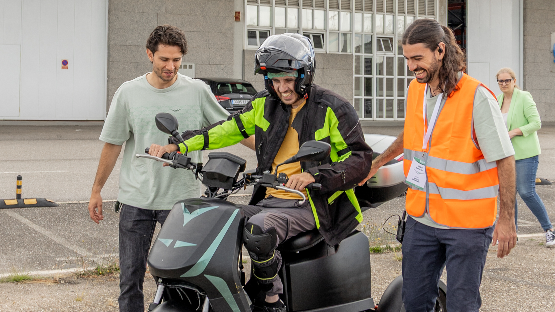 La moto VOAR Fold tiene tres ruedas y está diseñada para el día a día en entornos urbanos e interurbanos La moto VOAR Fold tiene tres ruedas y está diseñada para el día a día en entornos urbanos e interurbanos