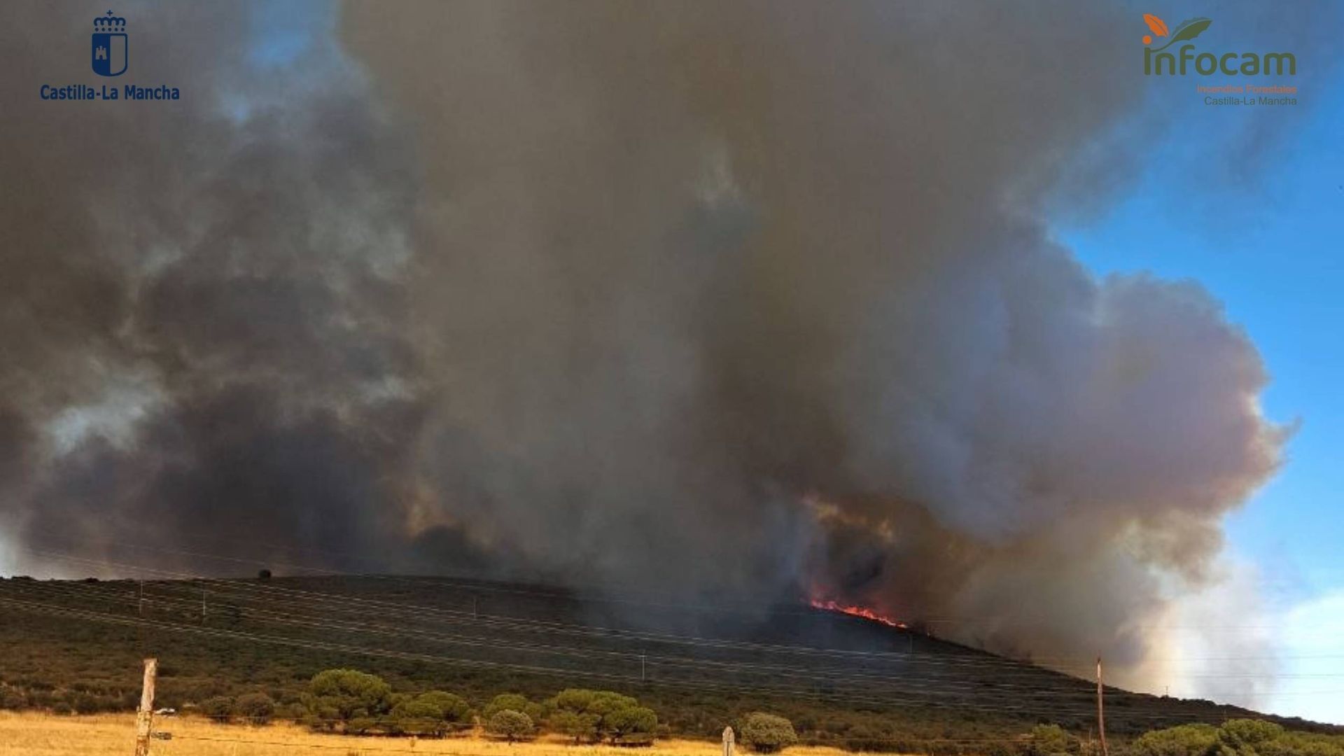 Las llamas avanzan en el incendio forestal de Puertollano, Ciudad Real Las llamas avanzan en el incendio forestal de Puertollano, Ciudad Real