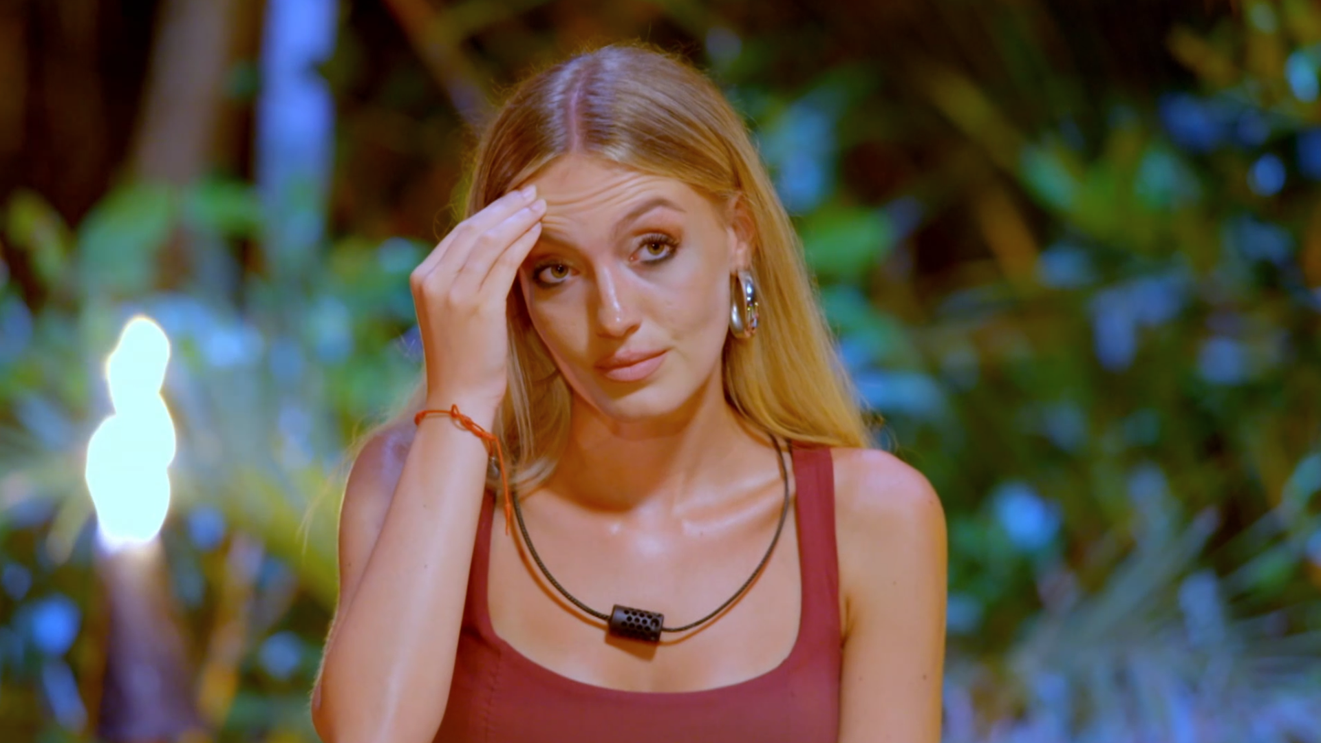 Náyades se queda muy descolocada al ver a Nacho con Sara: su primera hoguera, al completo