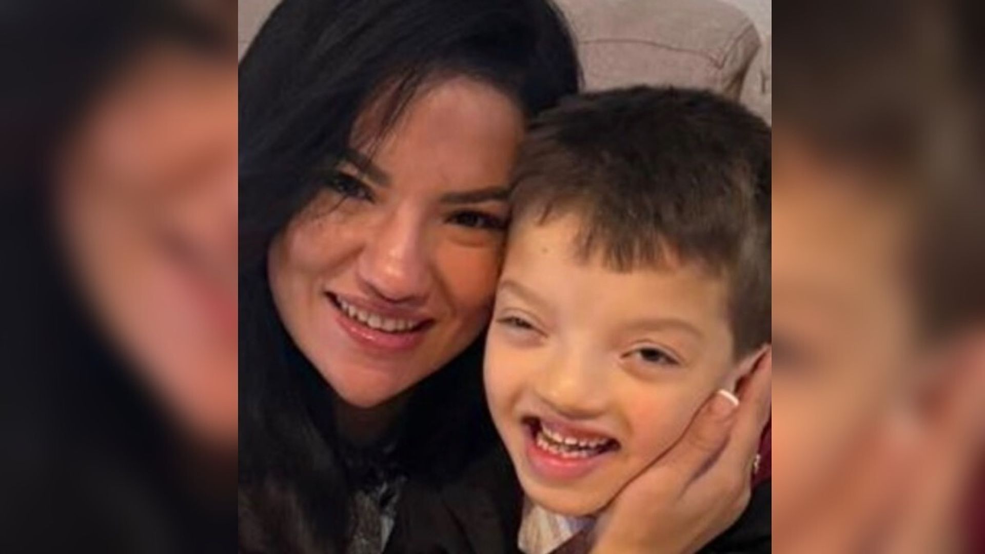 Rahma con su hijo Ádam Rahma con su hijo Ádam