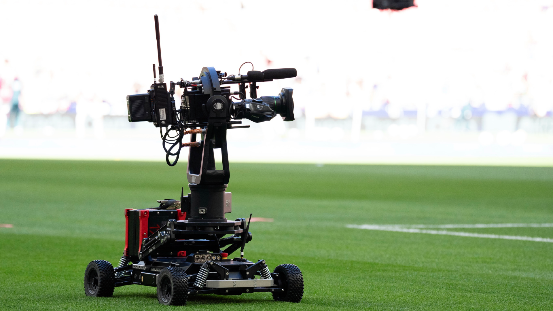 Una cámara robotizada de televisión, durante el Atlético-Real Madrid Una cámara robotizada de televisión, durante el Atlético-Real Madrid