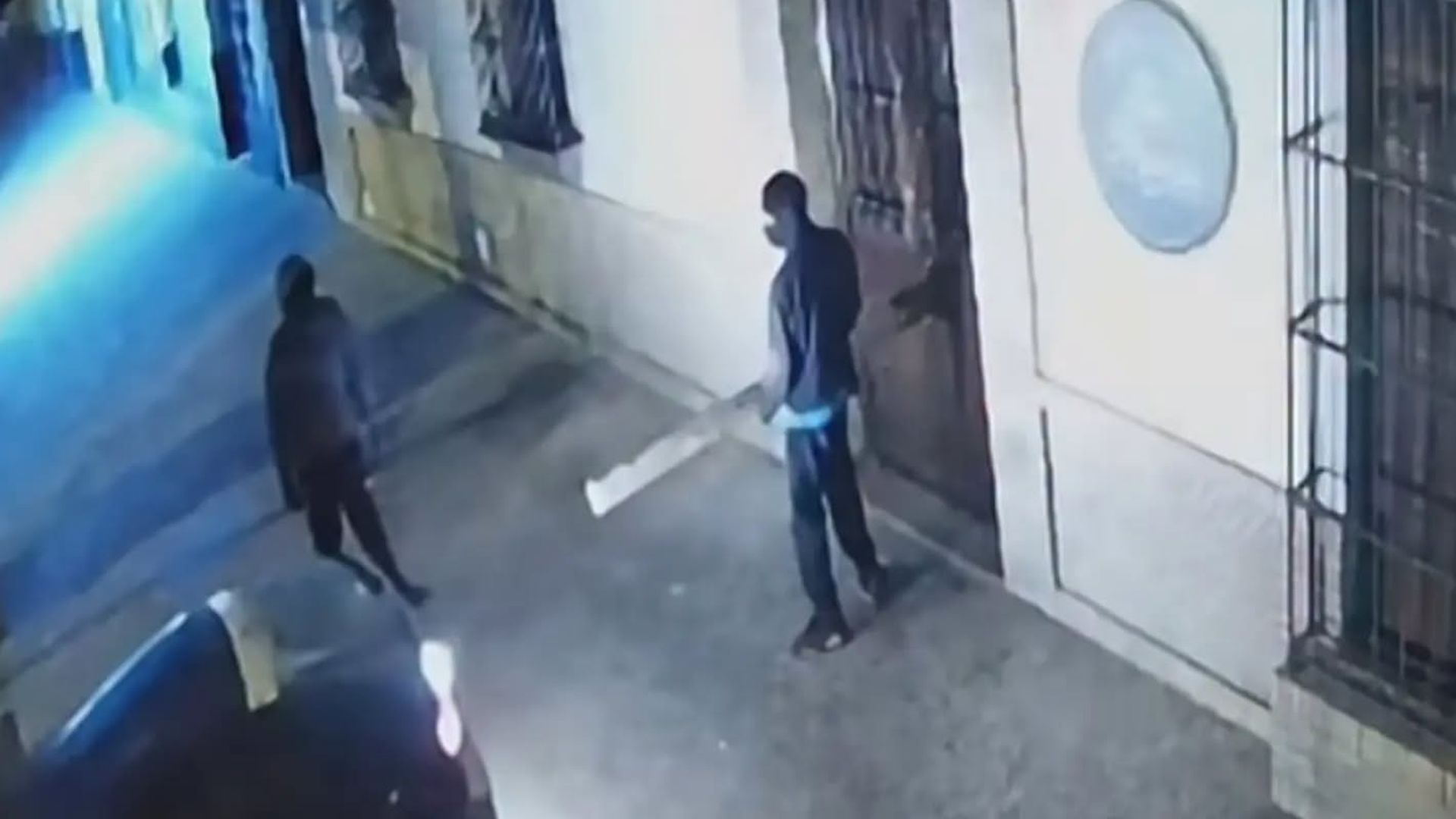 Alarma entre los vecinos de Los Palacios, en Sevilla, por la oleada de robos: alunizajes, asaltos y atracos a mano armada Alarma entre los vecinos de Los Palacios, en Sevilla, por la oleada de robos: alunizajes, asaltos y atracos a mano armada