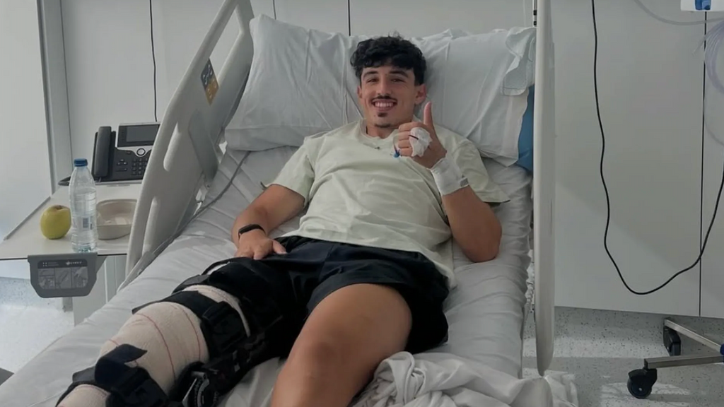 Diego López se marcha con muletas y riesgo de lesión grave de Mestalla