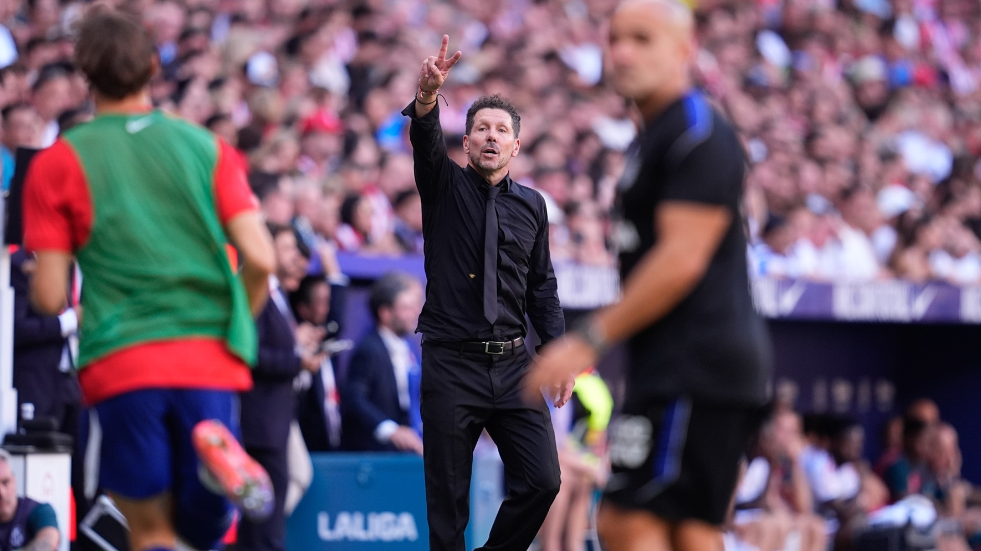 Diego Pablo Simeone da indicaciones durante el Atlético de Madrid-Real Madrid Diego Pablo Simeone da indicaciones durante el Atlético de Madrid-Real Madrid