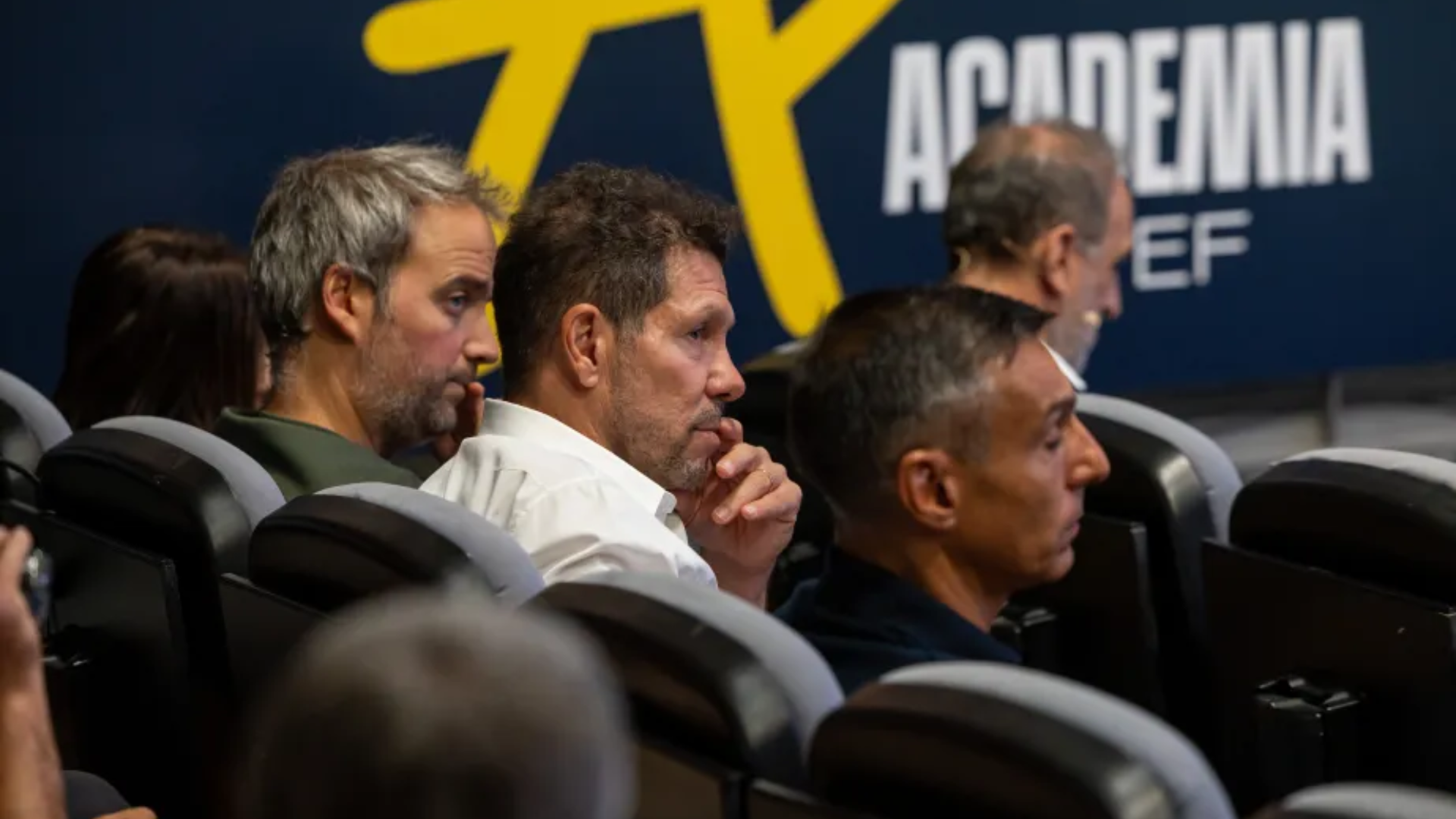 Diego Pablo Simeone, junto a Gustavo López en la reunión con el CTA