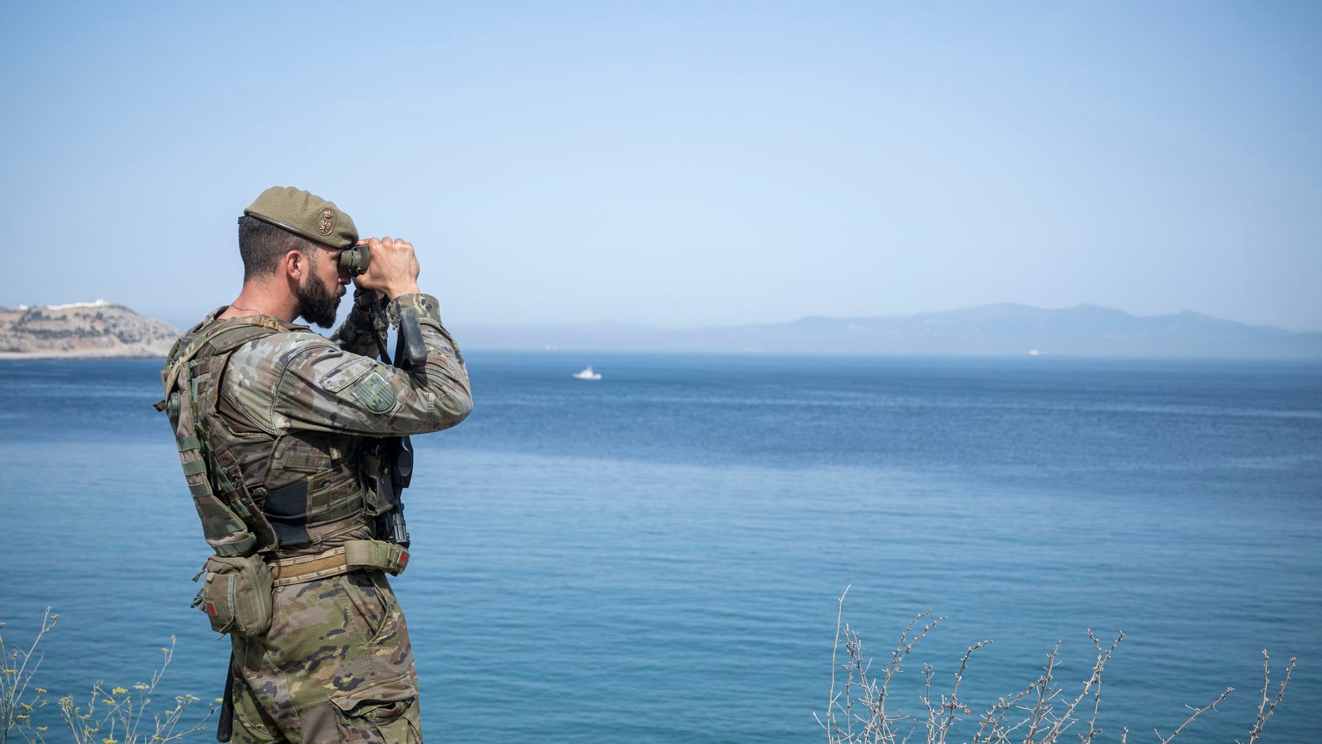 El Gobierno refuerza la frontera en Ceuta El Gobierno refuerza la frontera en Ceuta