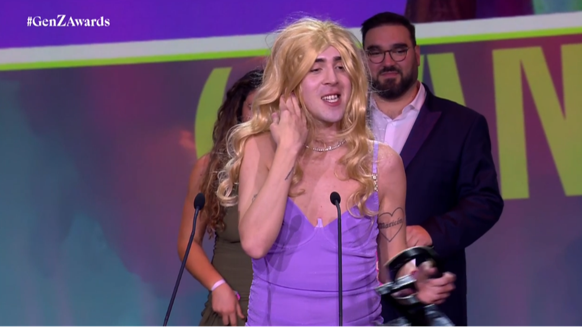 El momentazo de Jorge Cyrus tras ganar el premio ‘Entretenimiento by Dulcesol’ de los ‘GenZ Awards’: "Me he currado el outfit para nada" El momentazo de Jorge Cyrus tras ganar el premio ‘Entretenimiento by Dulcesol’ de los ‘GenZ Awards’: "Me he currado el outfit para nada"
