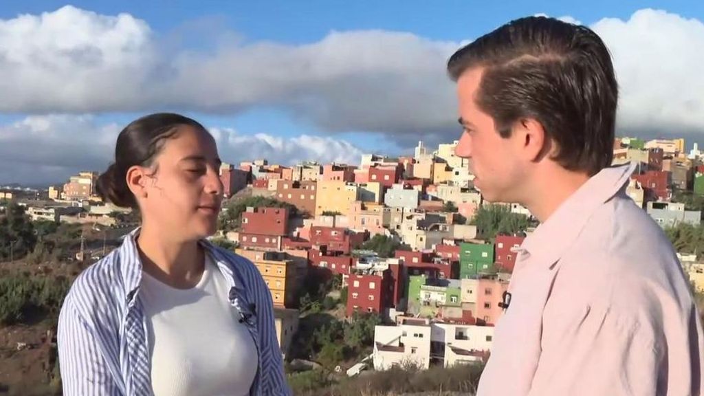 Ikram es enfermera, tiene 24 años y ha dormido durante 50 días en la calle en Ceuta: quiere pagar una operación a su madre