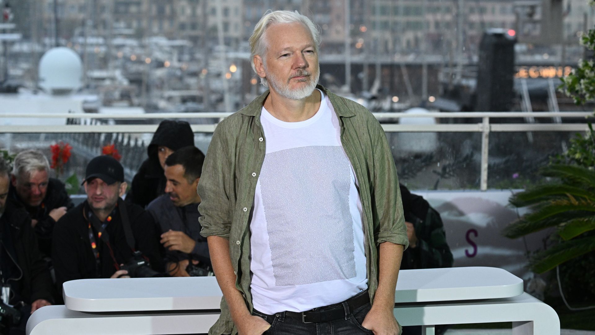 Julian Assange, fundador de WikiLeaks, será padre a los 55 años y por cuarta vez: “Esta nueva vida es gracias a quienes lucharon por mi libertad” Julian Assange, fundador de WikiLeaks, será padre a los 55 años y por cuarta vez: “Esta nueva vida es gracias a quienes lucharon por mi libertad”
