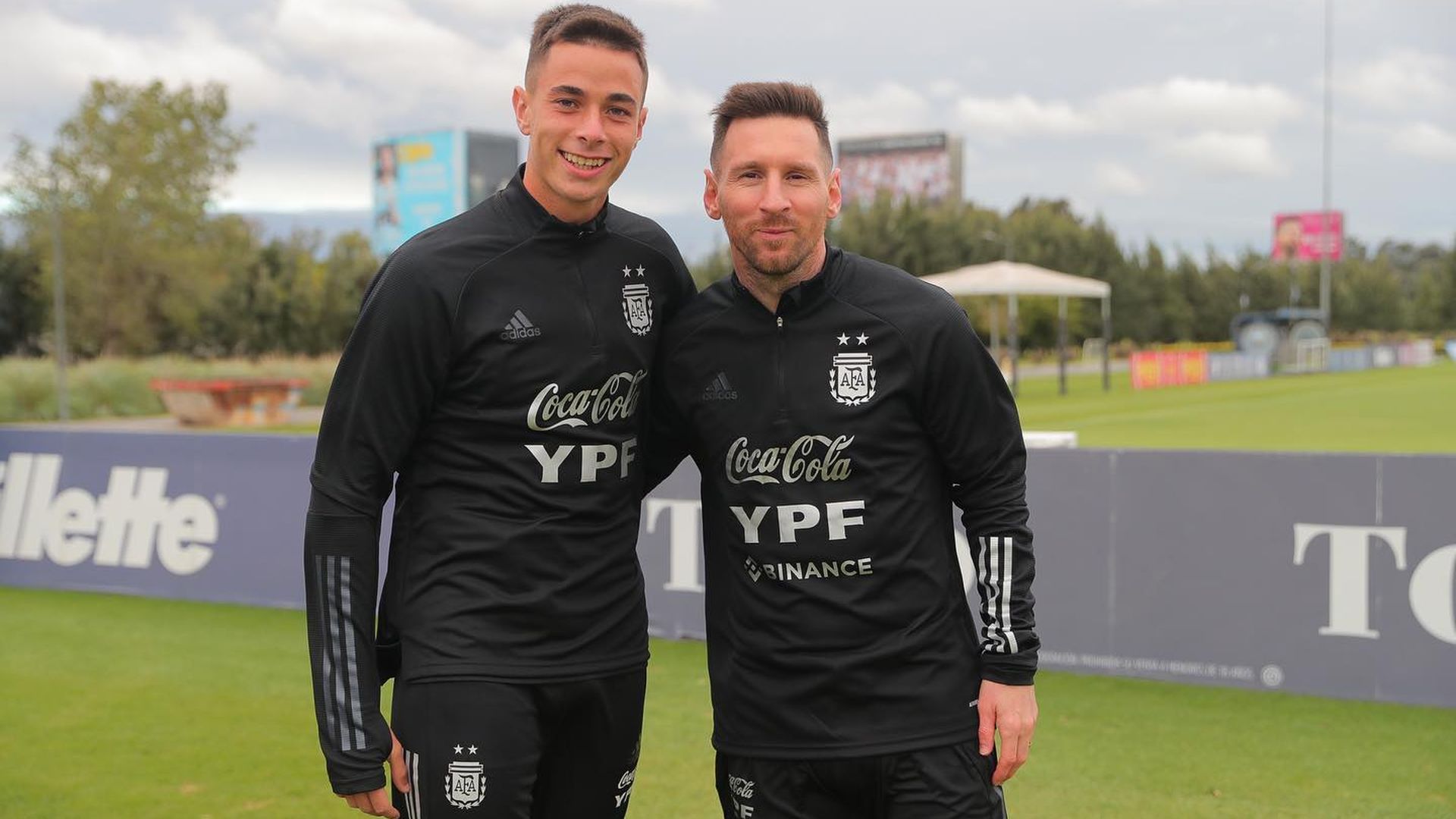 La foto de Valentín Gómez con Leo Messi en Argentina La foto de Valentín Gómez con Leo Messi en Argentina