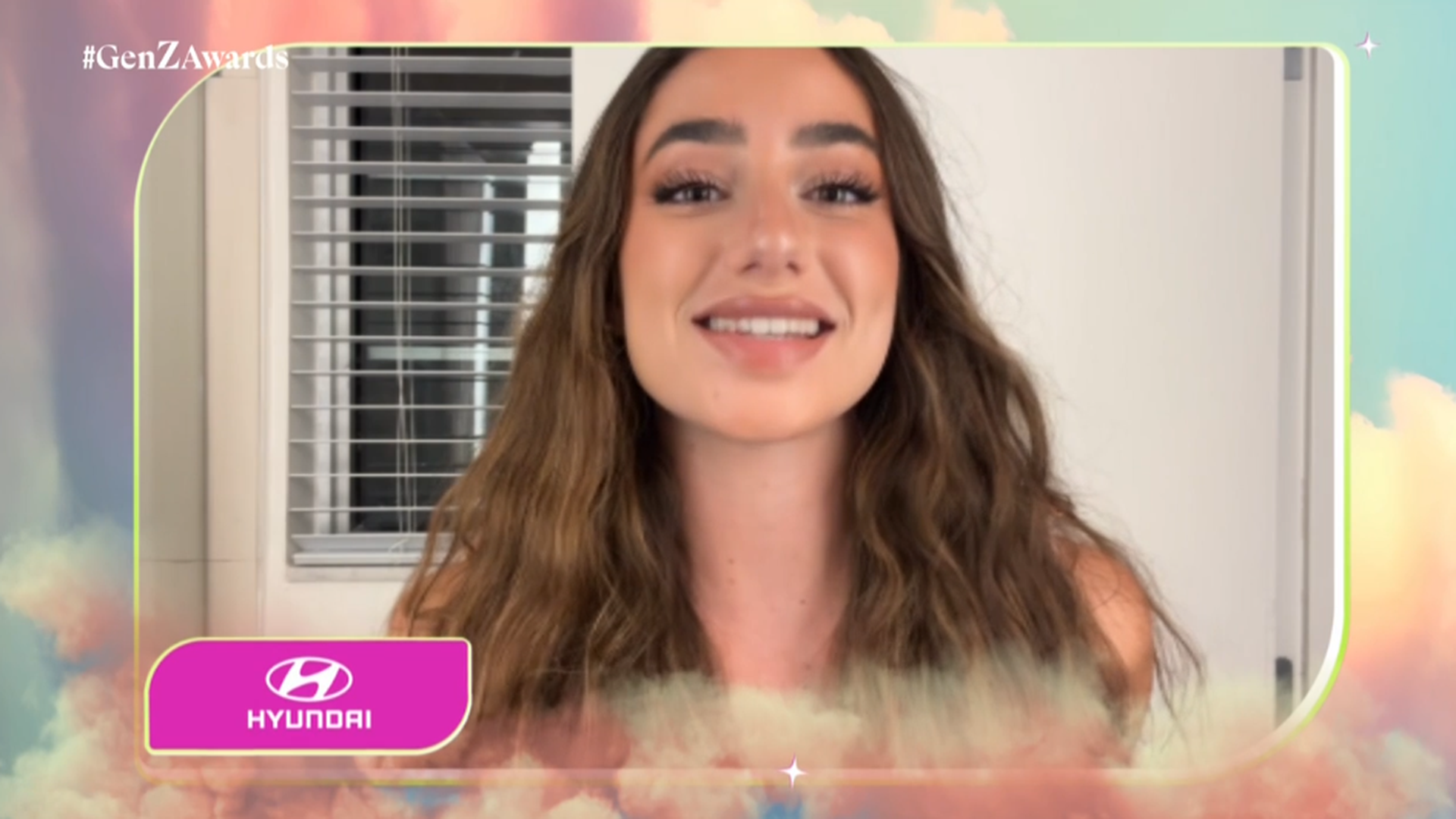 Las palabras de agradecimiento de LolaLolita al ganar el premio ‘Lifestyle by Hyundai’ de los ‘GenZ Awards’: "Me da rabia no estar allí..." Las palabras de agradecimiento de LolaLolita al ganar el premio ‘Lifestyle by Hyundai’ de los ‘GenZ Awards’: "Me da rabia no estar allí..."