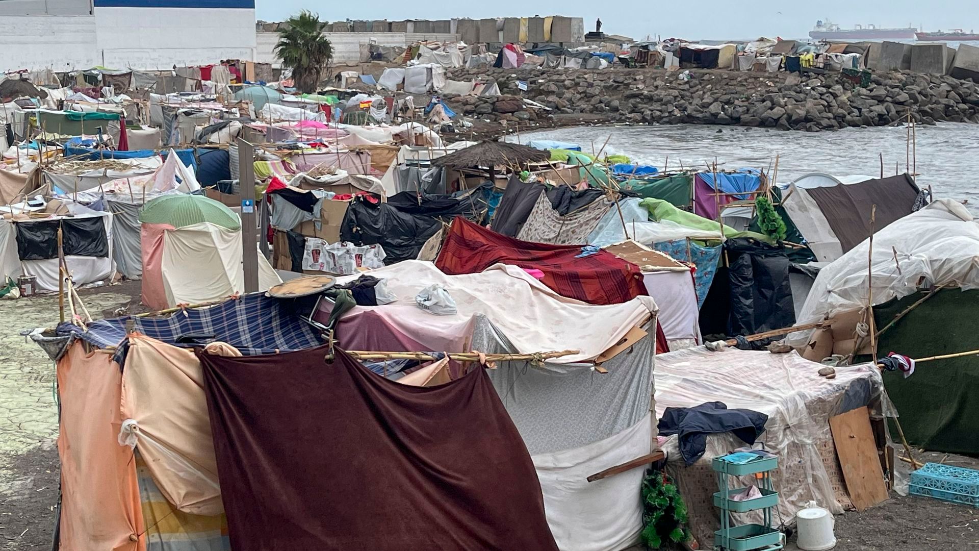 Localizan otro 'piso patera' en Ceuta con una veintena de migrantes, la mayoría menores de edad: el propietario será denunciado Localizan otro 'piso patera' en Ceuta con una veintena de migrantes, la mayoría menores de edad: el propietario será denunciado