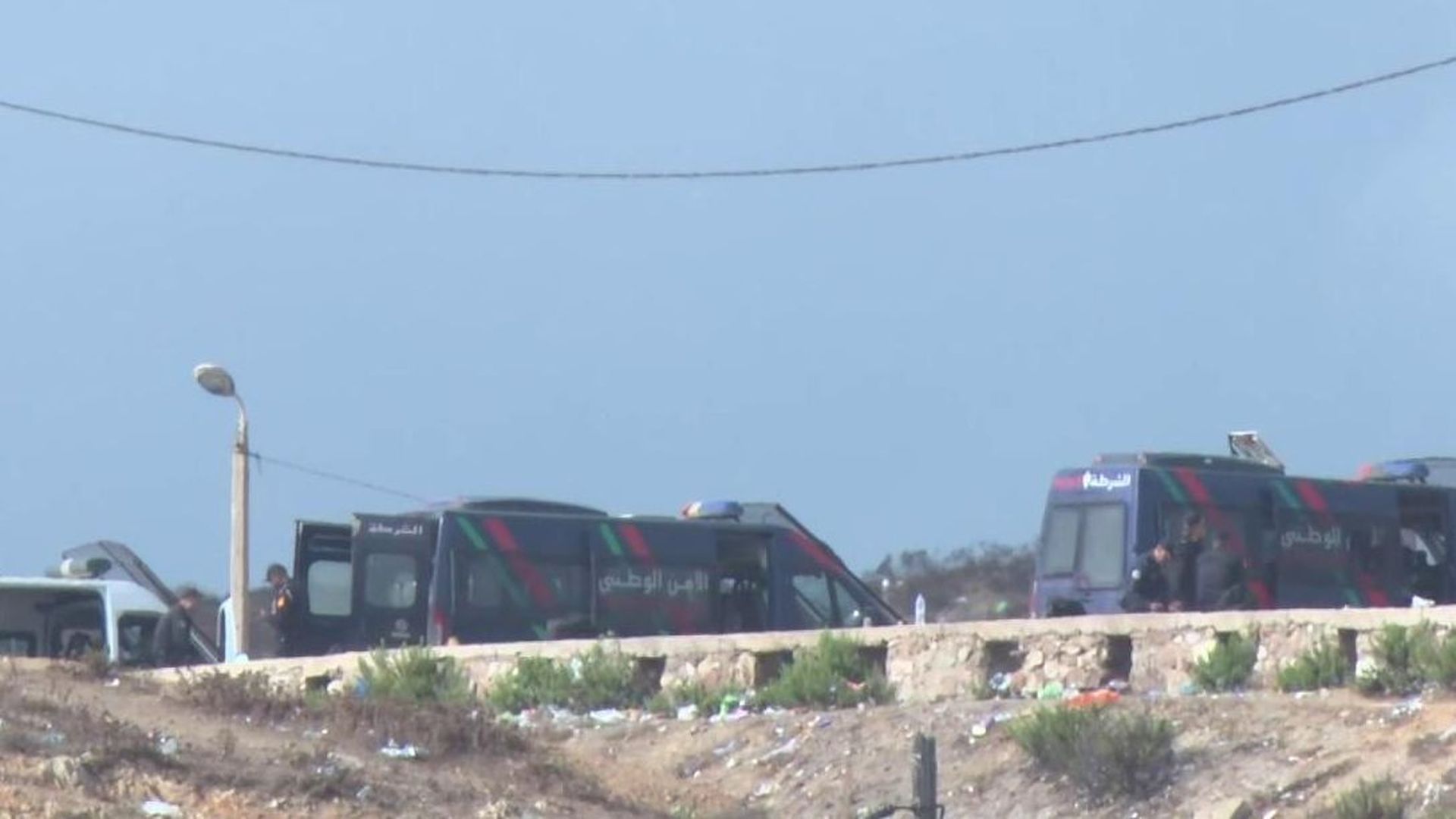 Marruecos refuerza su frontera con 300 agentes para impedir un posible segundo asalto: así es el operativoe Marruecos refuerza su frontera con 300 agentes para impedir un posible segundo asalto: así es el operativoe