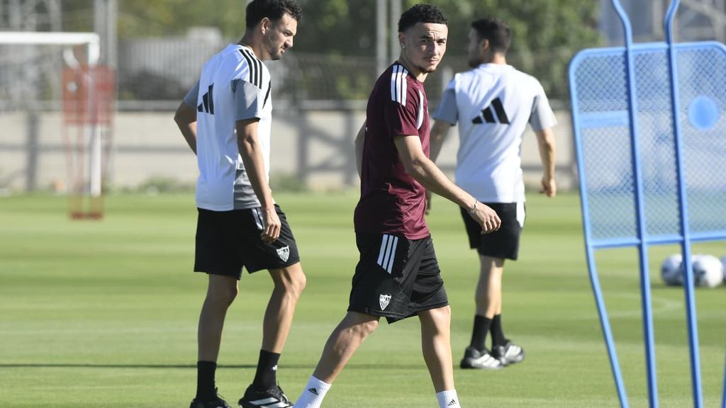 Rubén Vargas, presente en el entrenamiento del Sevilla FC