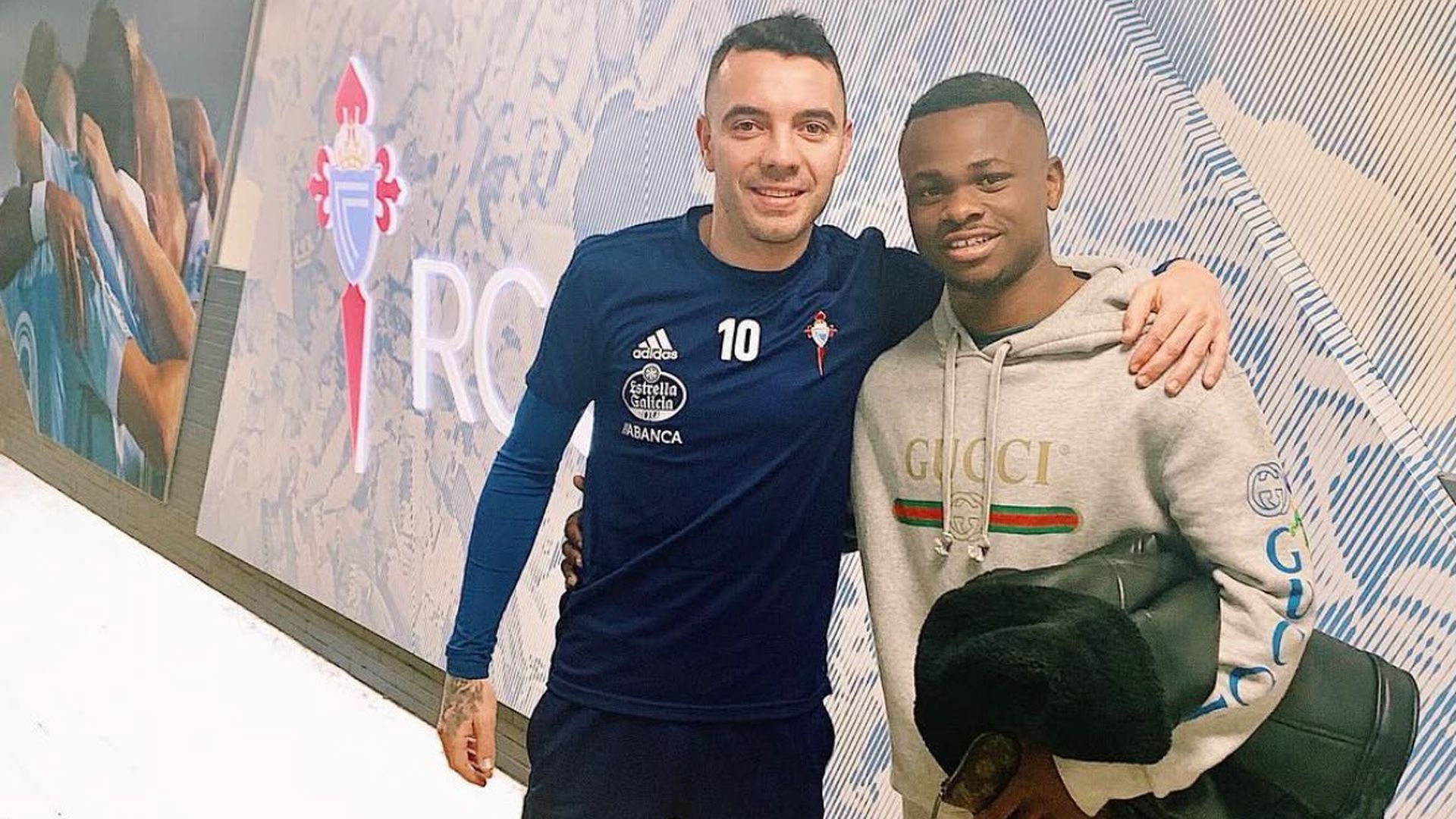 Salomón Obama posa junto a Iago Aspas Salomón Obama posa junto a Iago Aspas
