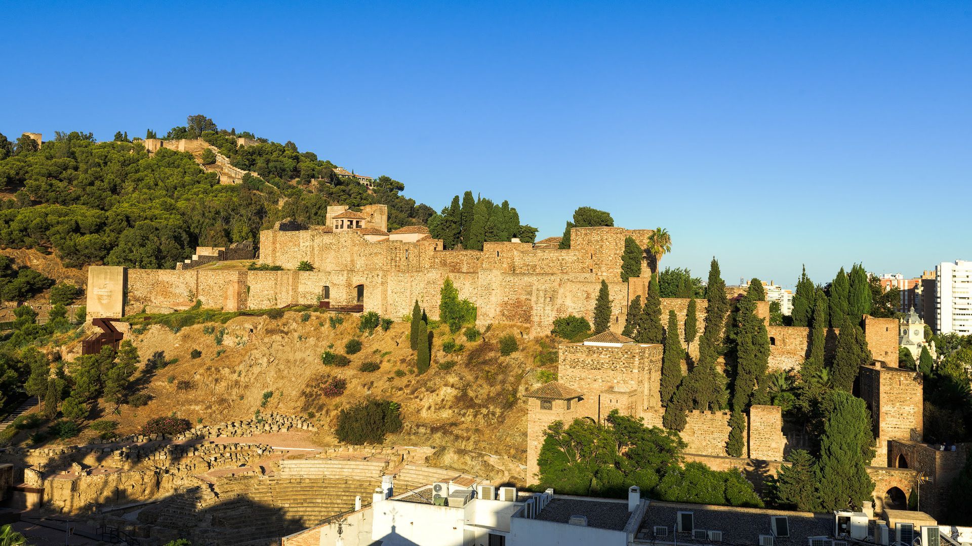 Una 'exposición de basura' a los pies de la Catedral: los vecinos denuncian el deterioro del mirador de la Alcazaba de Málaga Una 'exposición de basura' a los pies de la Catedral: los vecinos denuncian el deterioro del mirador de la Alcazaba de Málaga