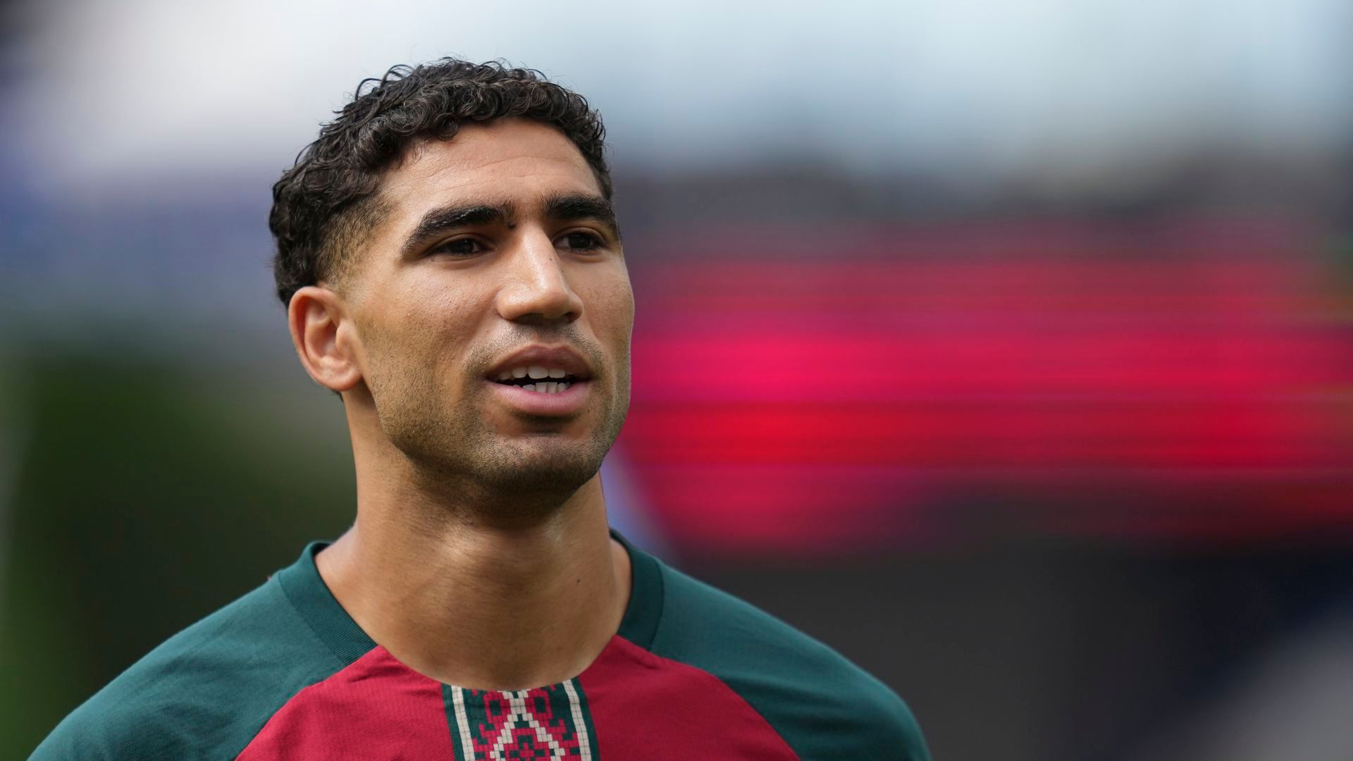Achraf Hakimi, defensa del Paris Saint-Germain, vistiendo la camiseta de la selección nacional de Marruecos Achraf Hakimi, defensa del Paris Saint-Germain, vistiendo la camiseta de la selección nacional de Marruecos