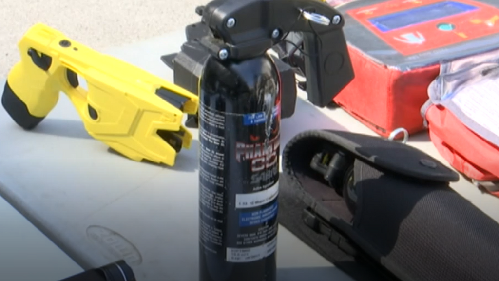 El spray de gas pimienta es un arma, su uso está regulado y hay multas por su mal uso