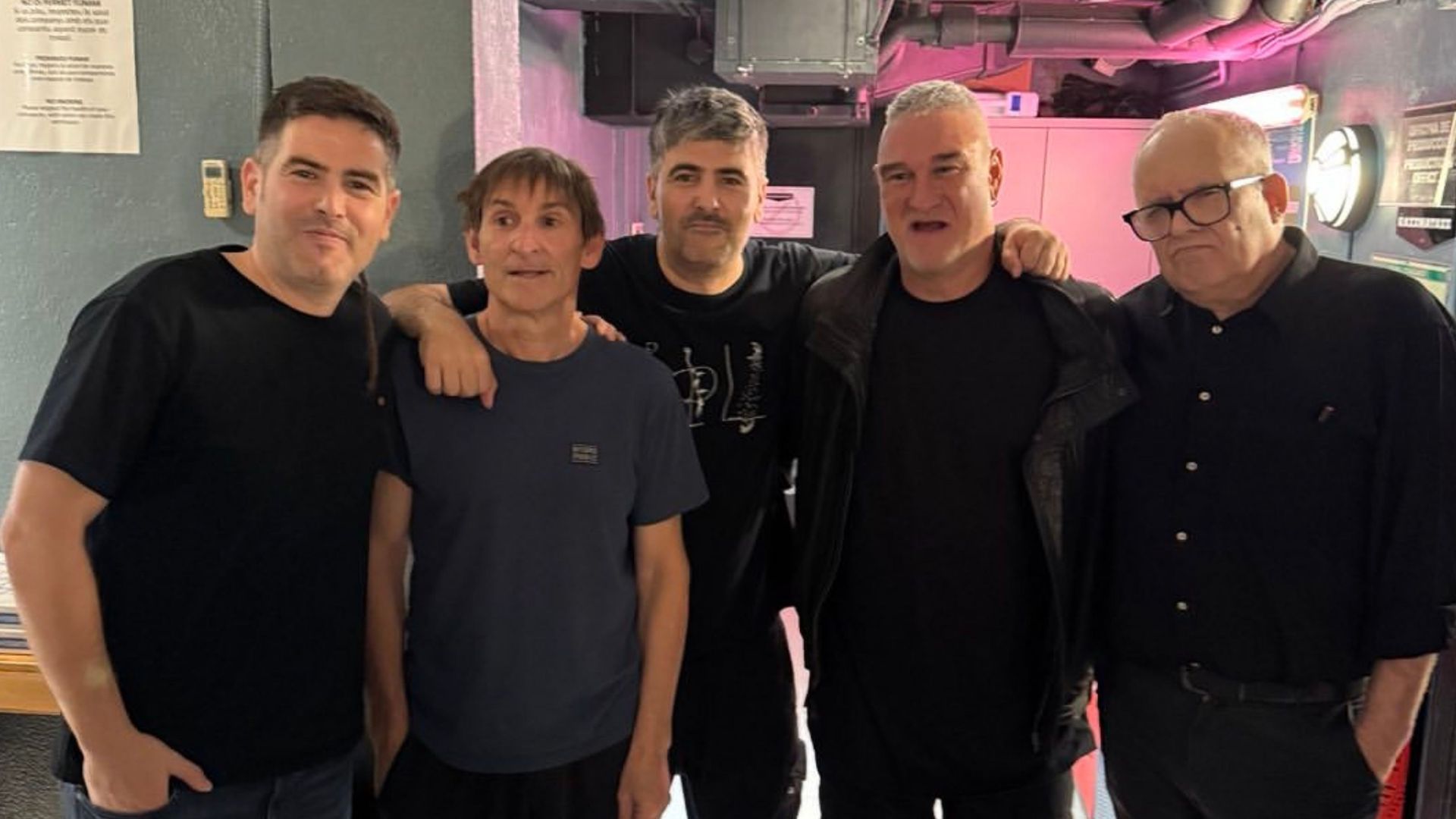 De izquierda a derecha: José Muñoz, Albert Pla, David Muñoz, Kase.O y Julián de Siniestro Total De izquierda a derecha: José Muñoz, Albert Pla, David Muñoz, Kase.O y Julián de Siniestro Total
