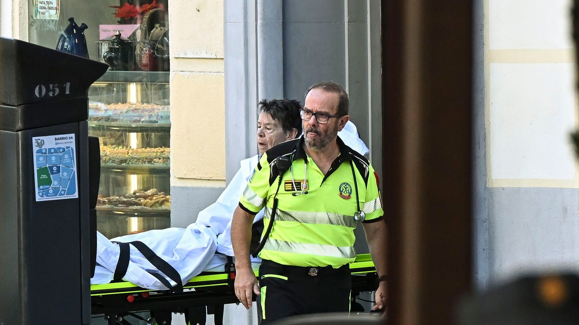 Desahucian a Maricarmen, de 87 años, en el barrio del Retiro de Madrid, pese a la concentración ciudadana para evitarlo