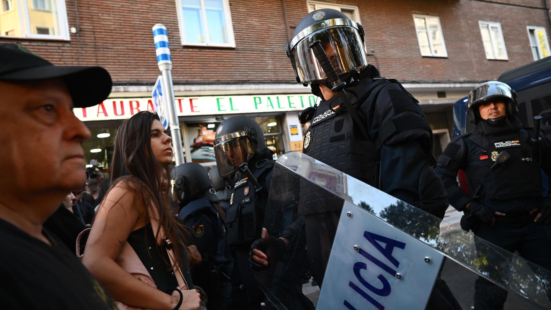 La policia ejecuta el desahucio de Maricarmen, de 87 años, en el barrio del Retiro de Madrid La policia ejecuta el desahucio de Maricarmen, de 87 años, en el barrio del Retiro de Madrid