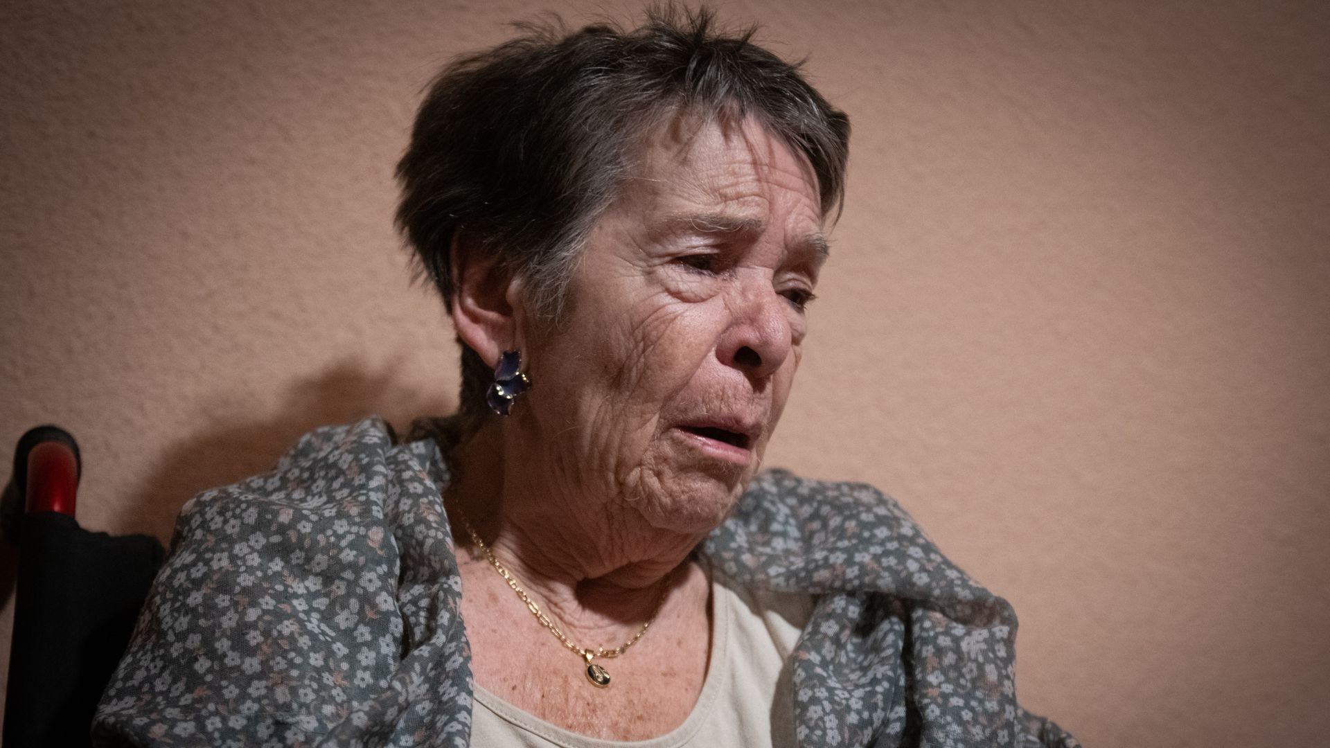 Maricarmen espera en su casa a que se ejecute o se impida el desahucio en Madrid Maricarmen espera en su casa a que se ejecute o se impida el desahucio en Madrid
