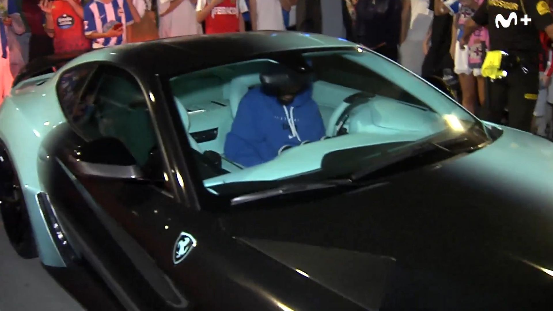 Pierre-Emerick Aubameyang, en su Ferrari Pierre-Emerick Aubameyang, en su Ferrari